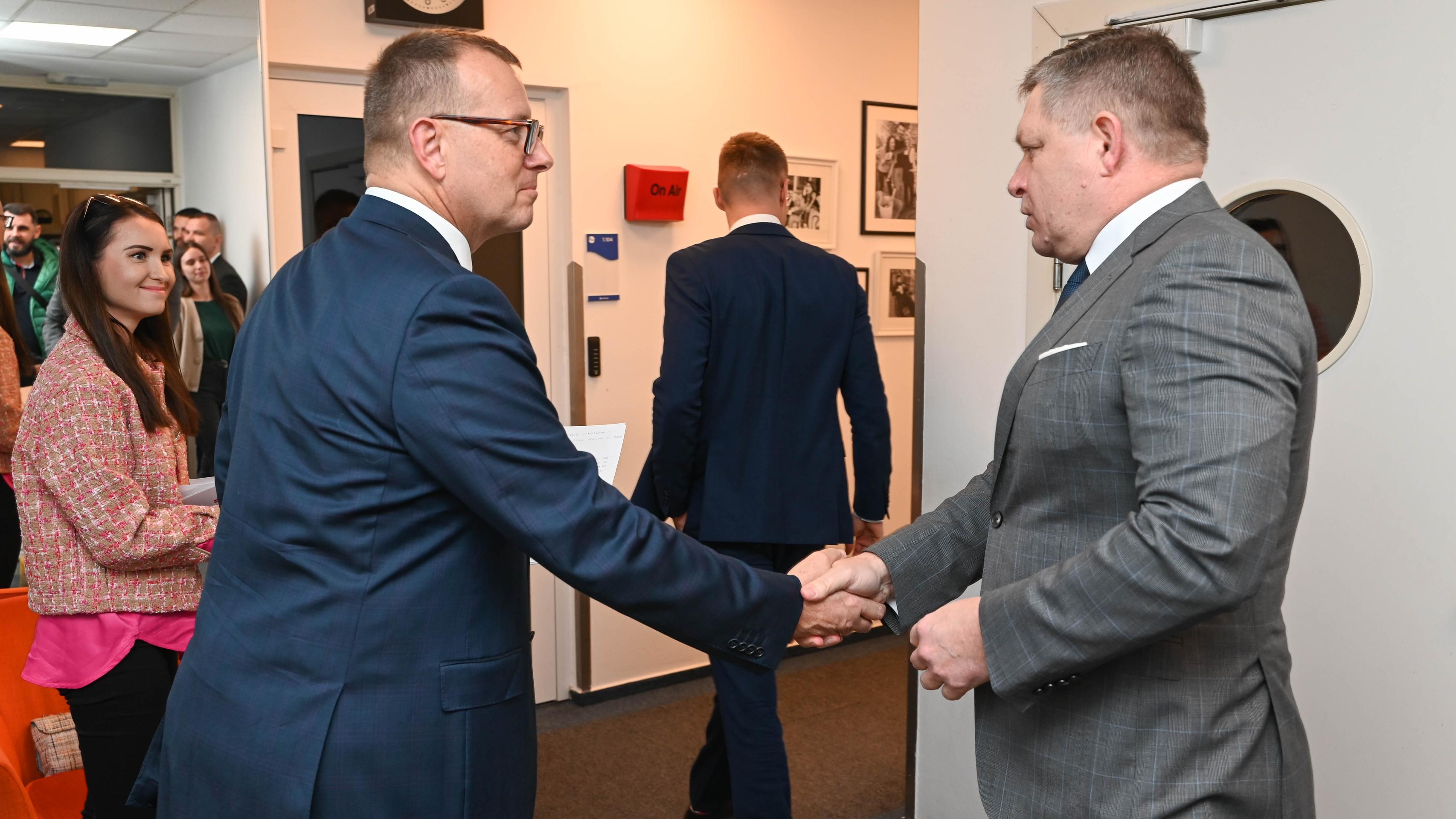 Boris Kollár a Robert Fico pred vysielaním.