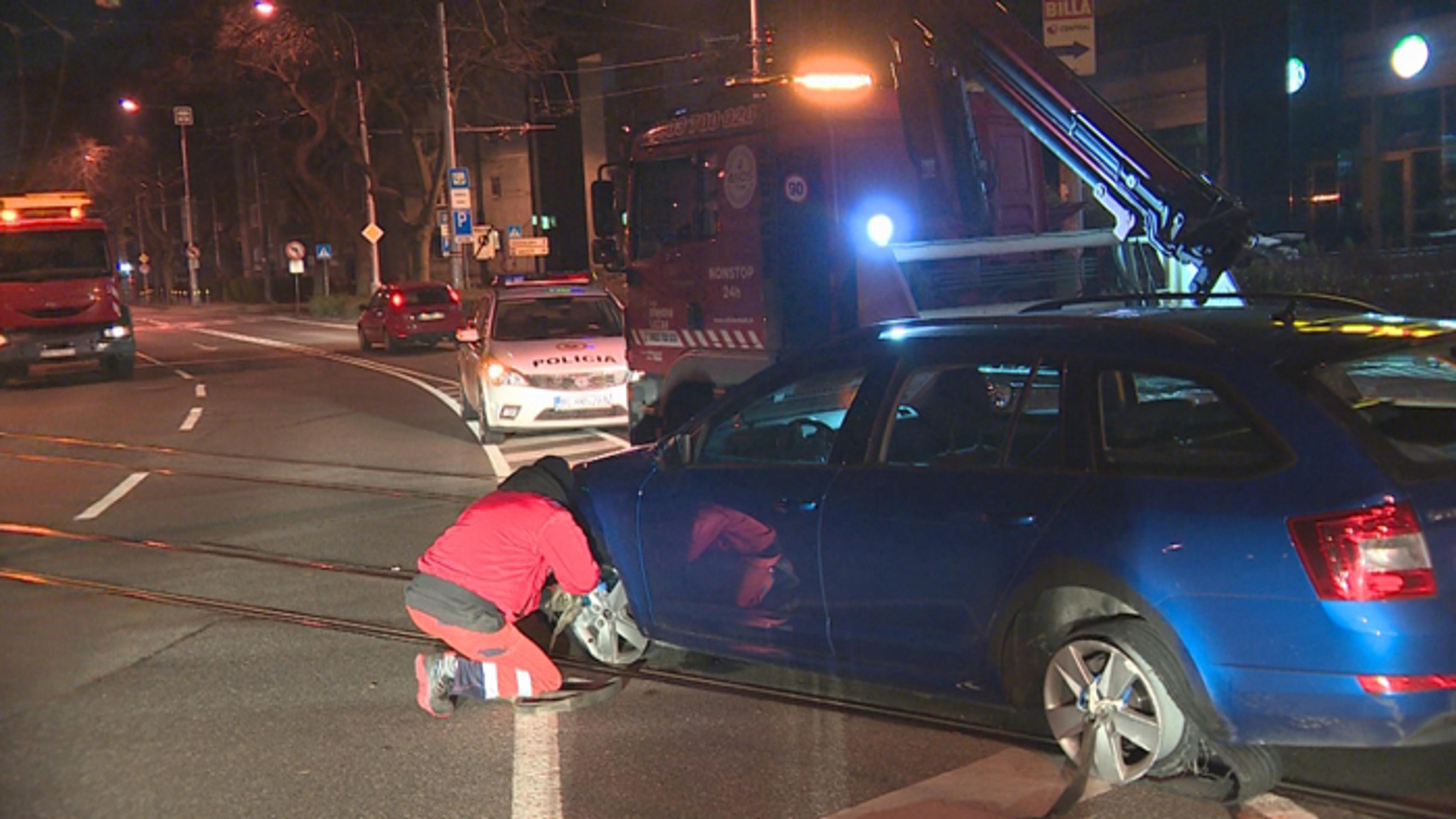 auto, strelba, bratislavaAuto, na ktoré strieľala polícia.
