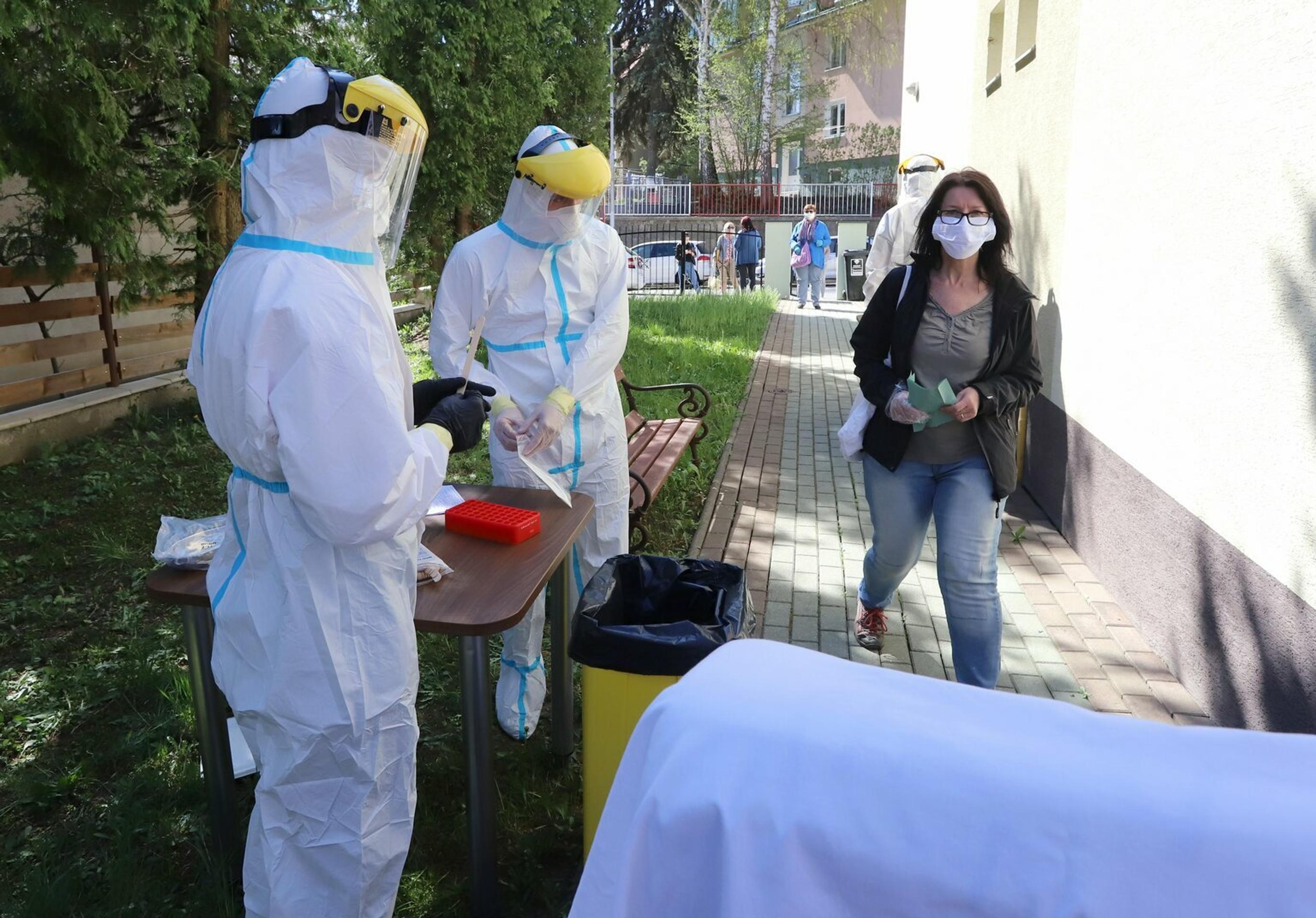 Sexi superstaristky sa poriadne odviažu. Predvedú šou, aká tu ešte nebola.mp4