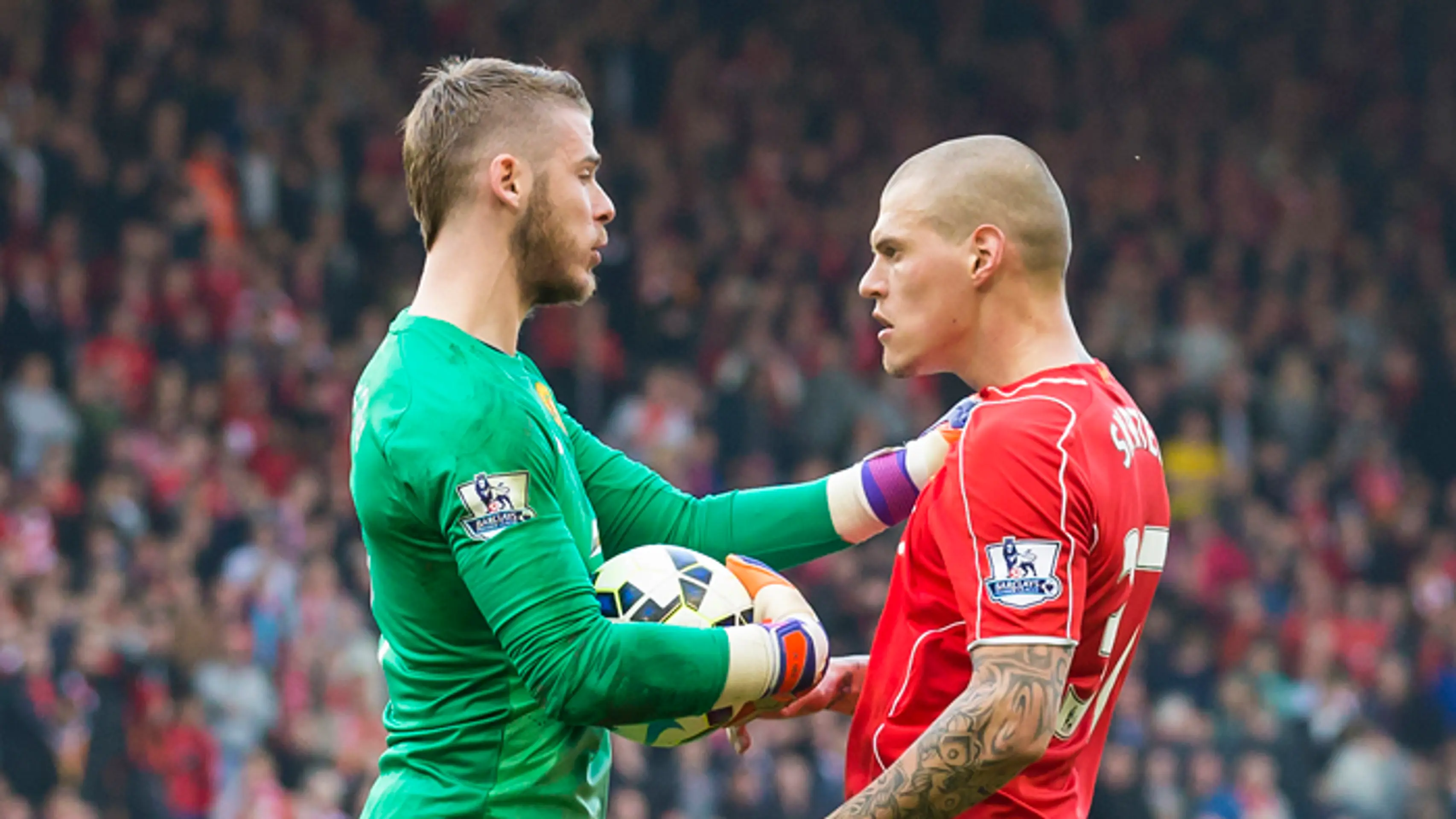 Medzi Martinom Škrtelom a Davidom de Geaom to v zápase Liverpool - Manchester United vrelo.