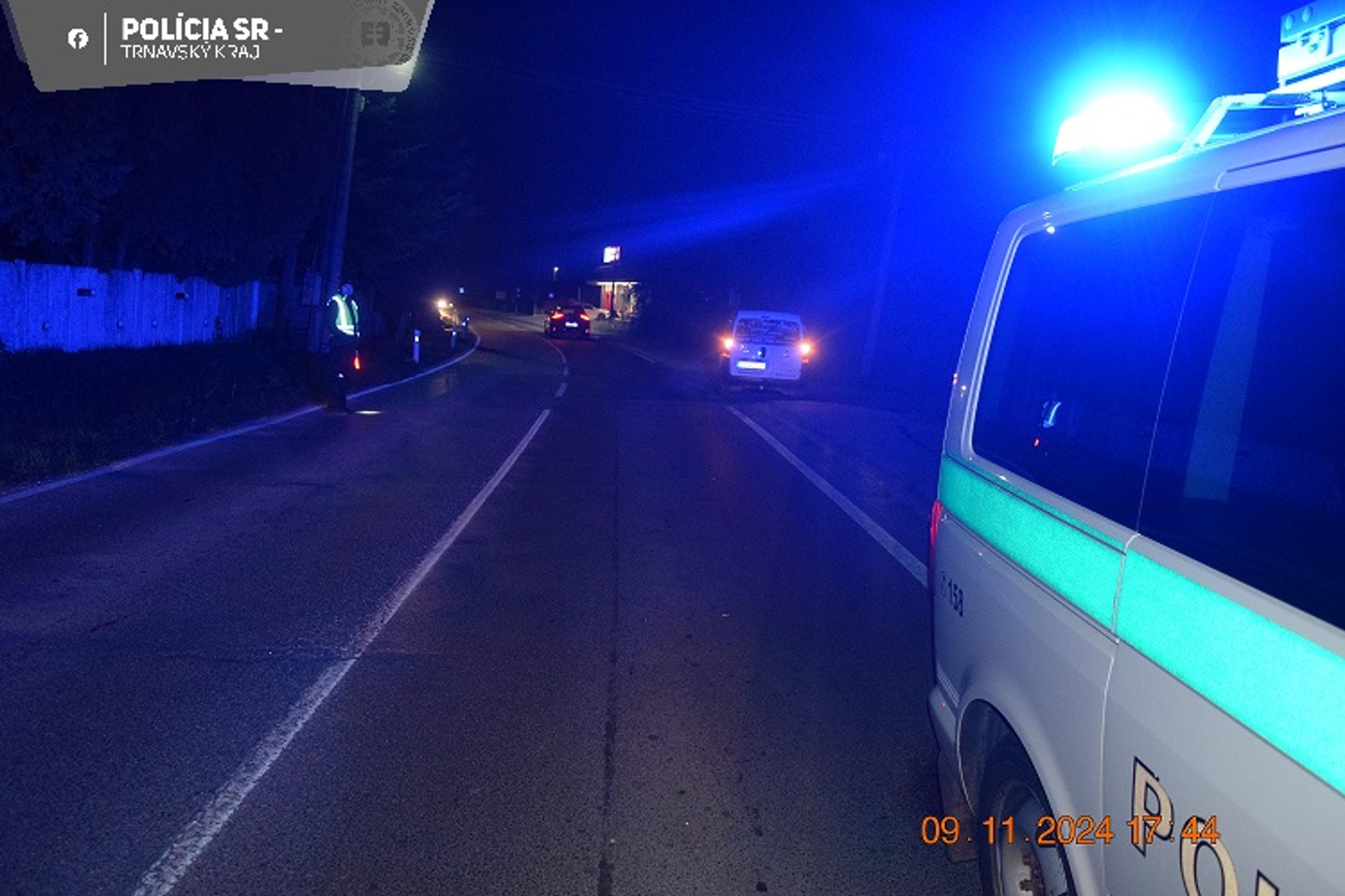 Auto v obci Vrakúň zrazilo chodca.