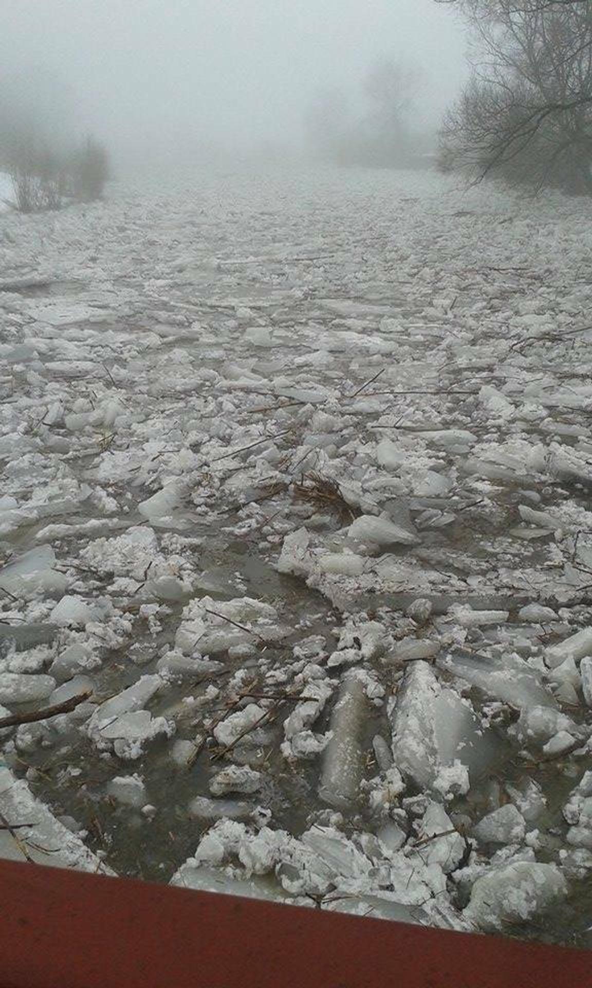 Na rieke Kysuca hrozí ľadová povodeň