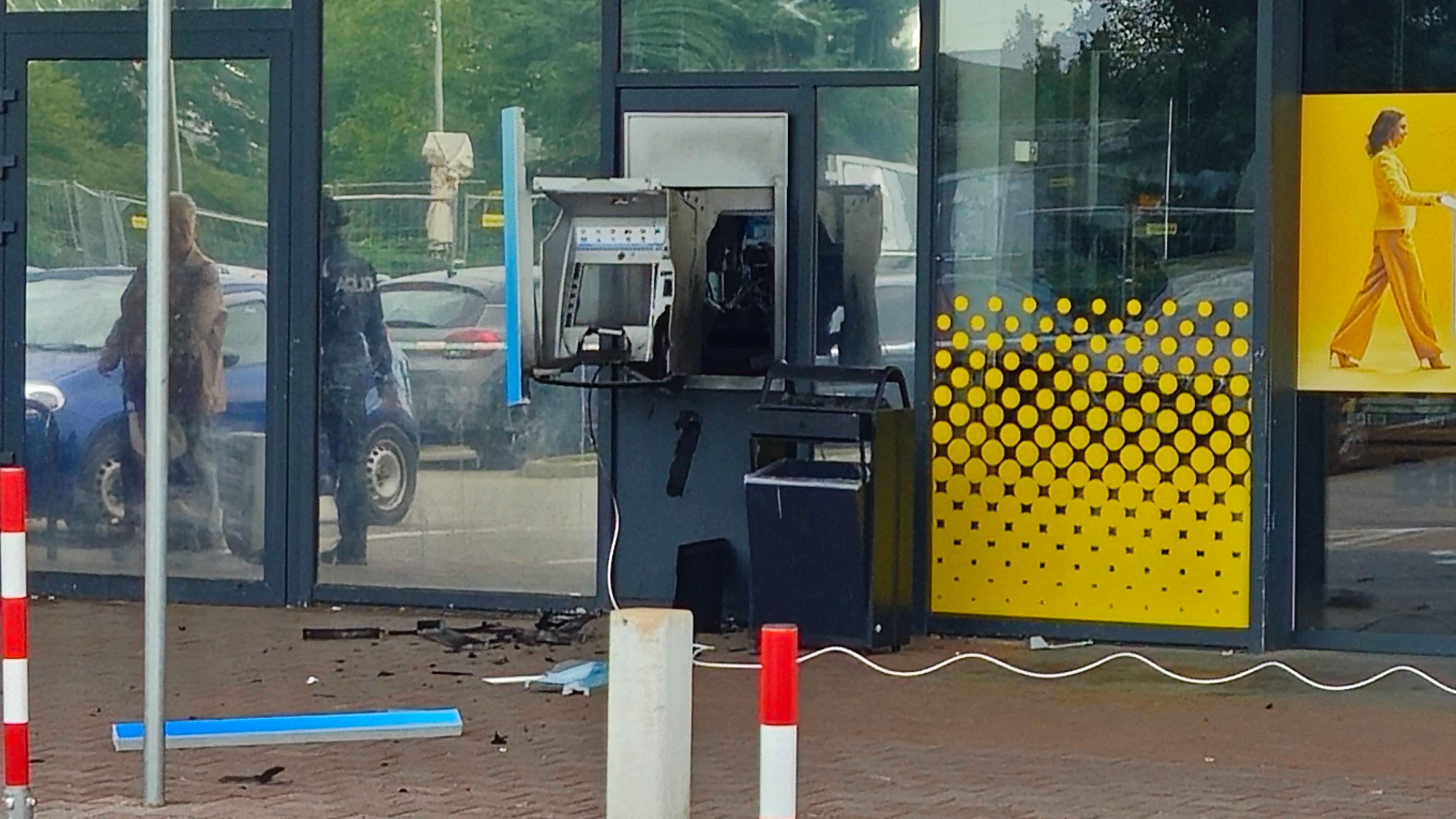 Vykradnutý bankomat v Košiciach. 