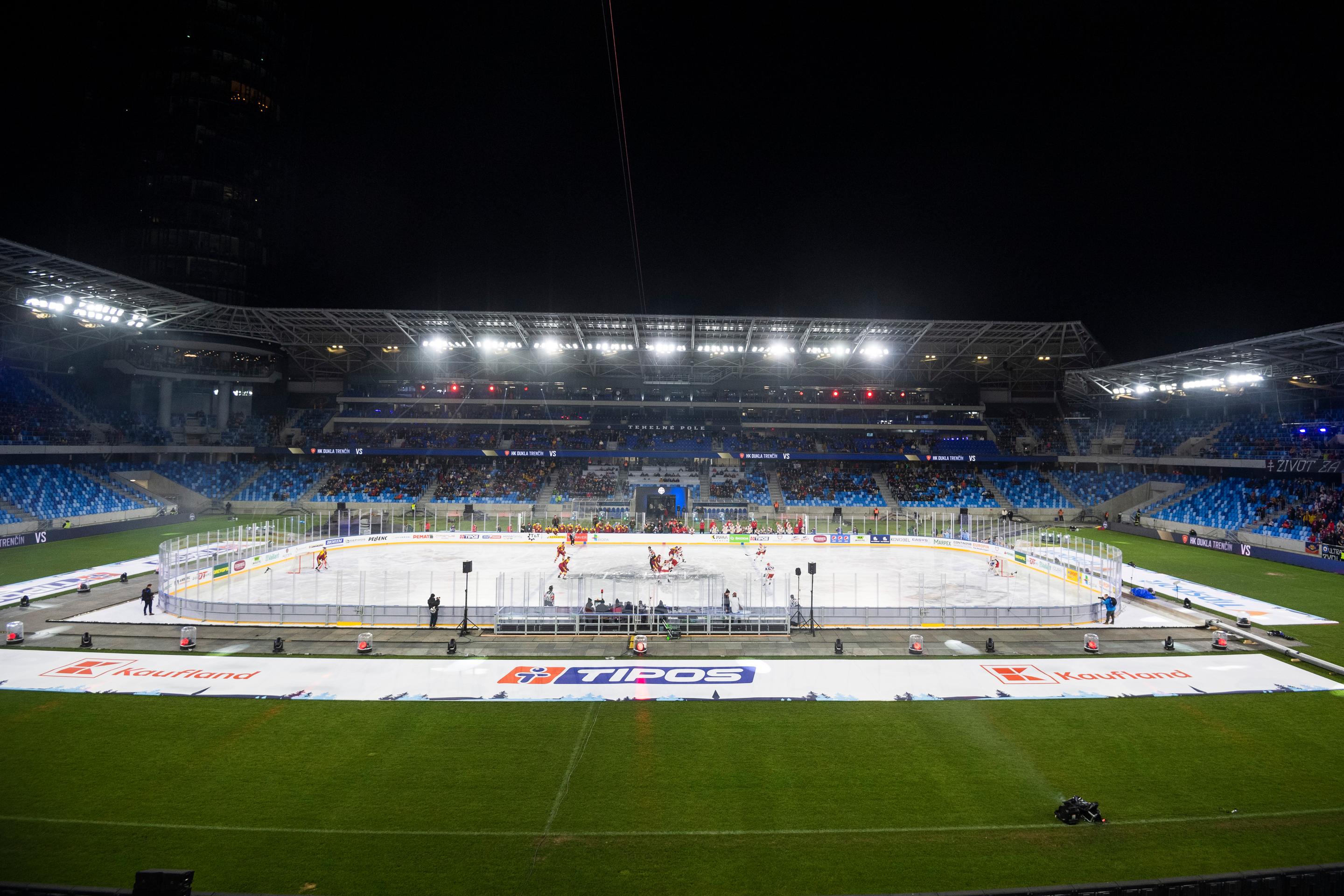 Ihrisko pod holým nebom na ploche Národného futbalového štadióna.