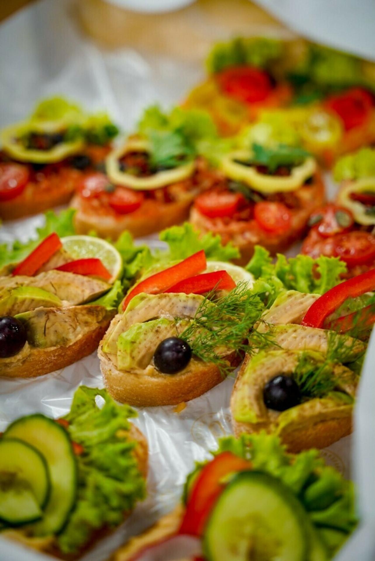 Chlebíčky s avokádom.