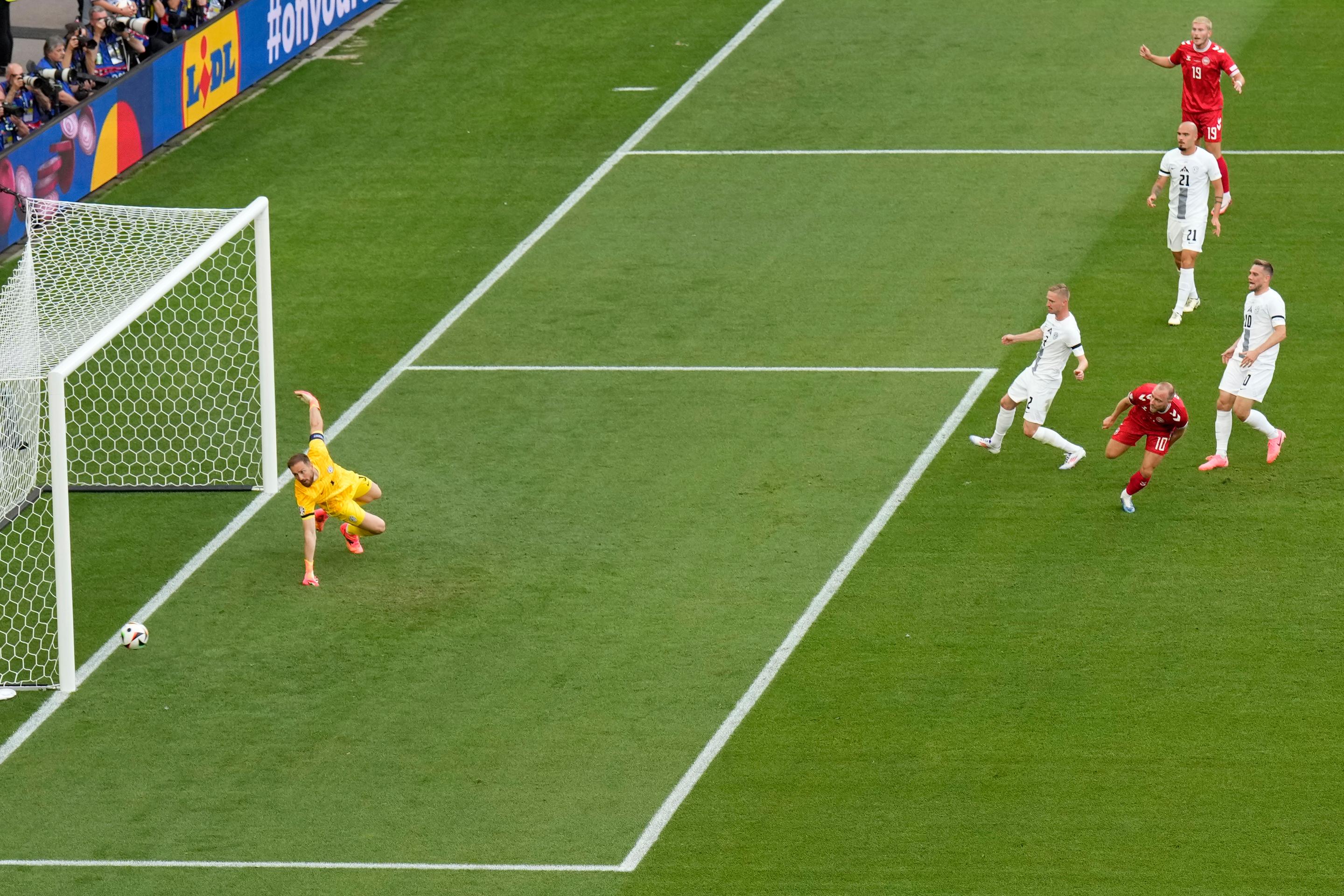 Slovinsko - Dánsko 1:1 (EURO 2024).