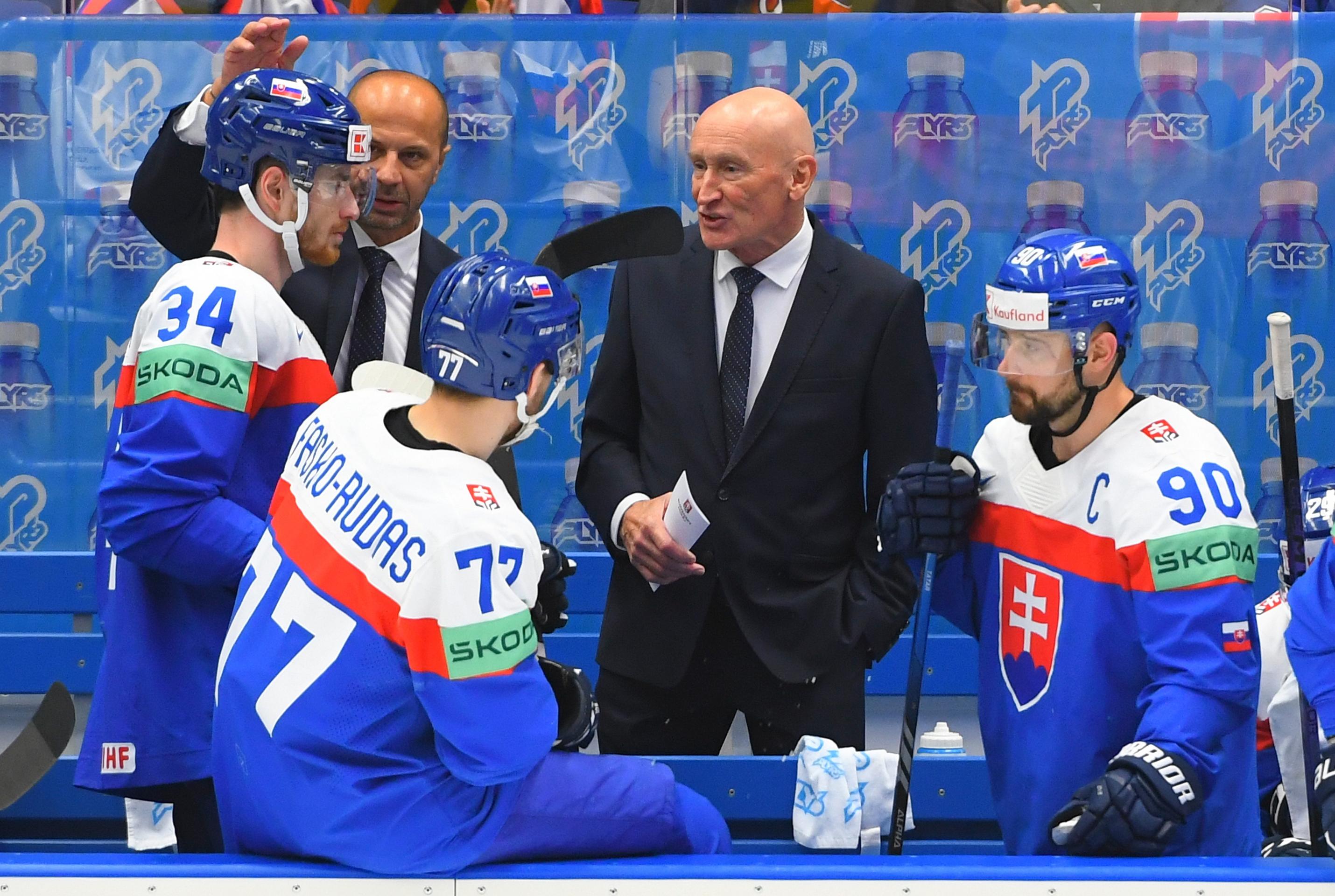 Sprava Tomáš Tatar, tréner Craig Ramsay, asistent Ján Pardavý, Peter Cehlárik a Martin Faško-Rudáš v zápase s USA na MS 2024.