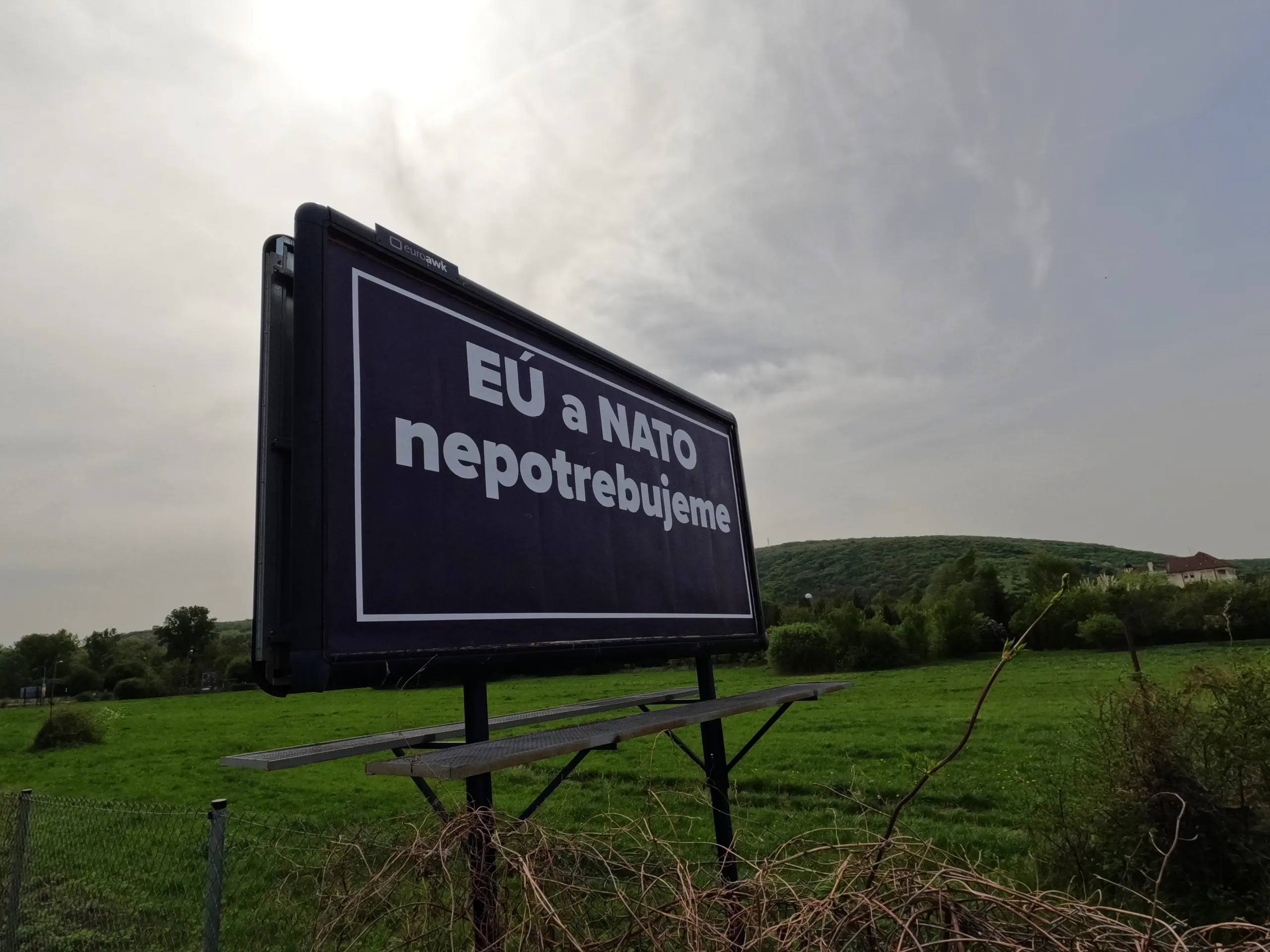 Kontroverzná billboardová kampaň.