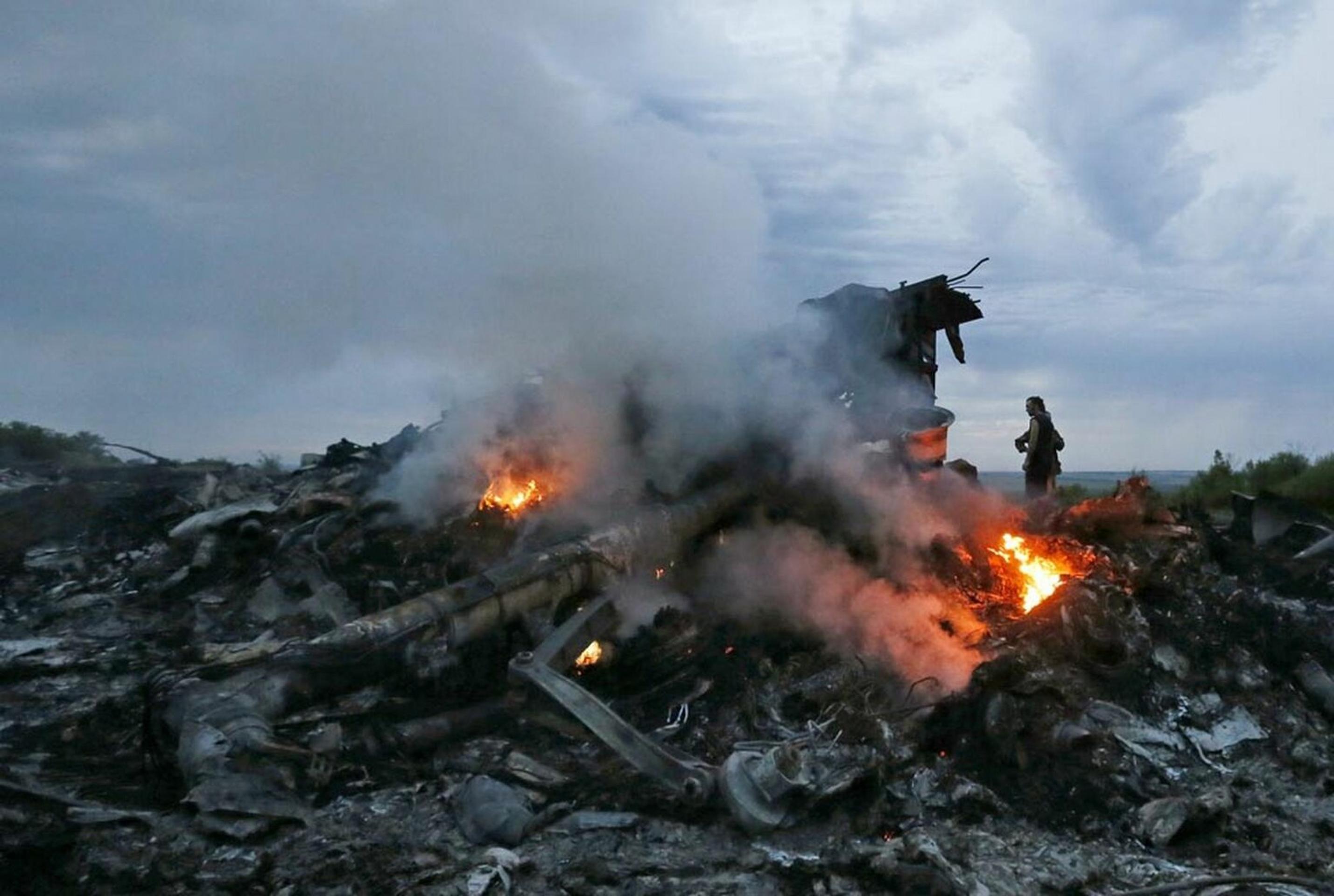 Trosky havarovaného malajzijského lietadla