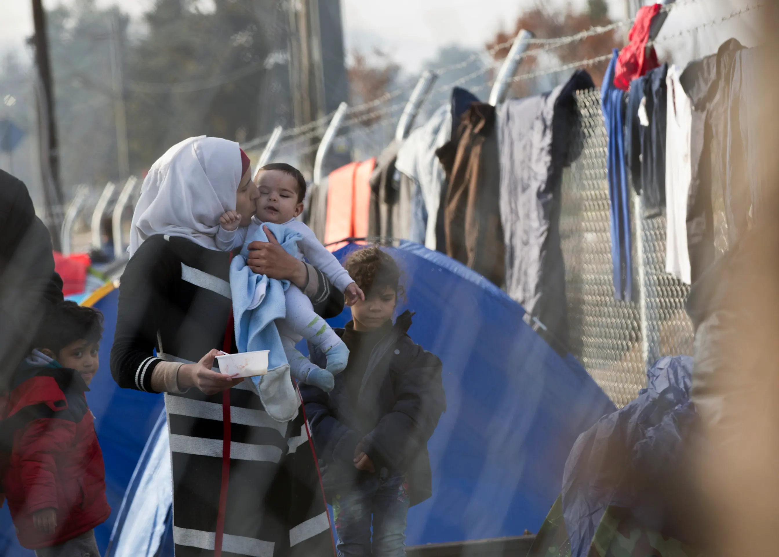 Na grécko-macedónskych hraniciach uviazlo vyše 7000 migrantov.