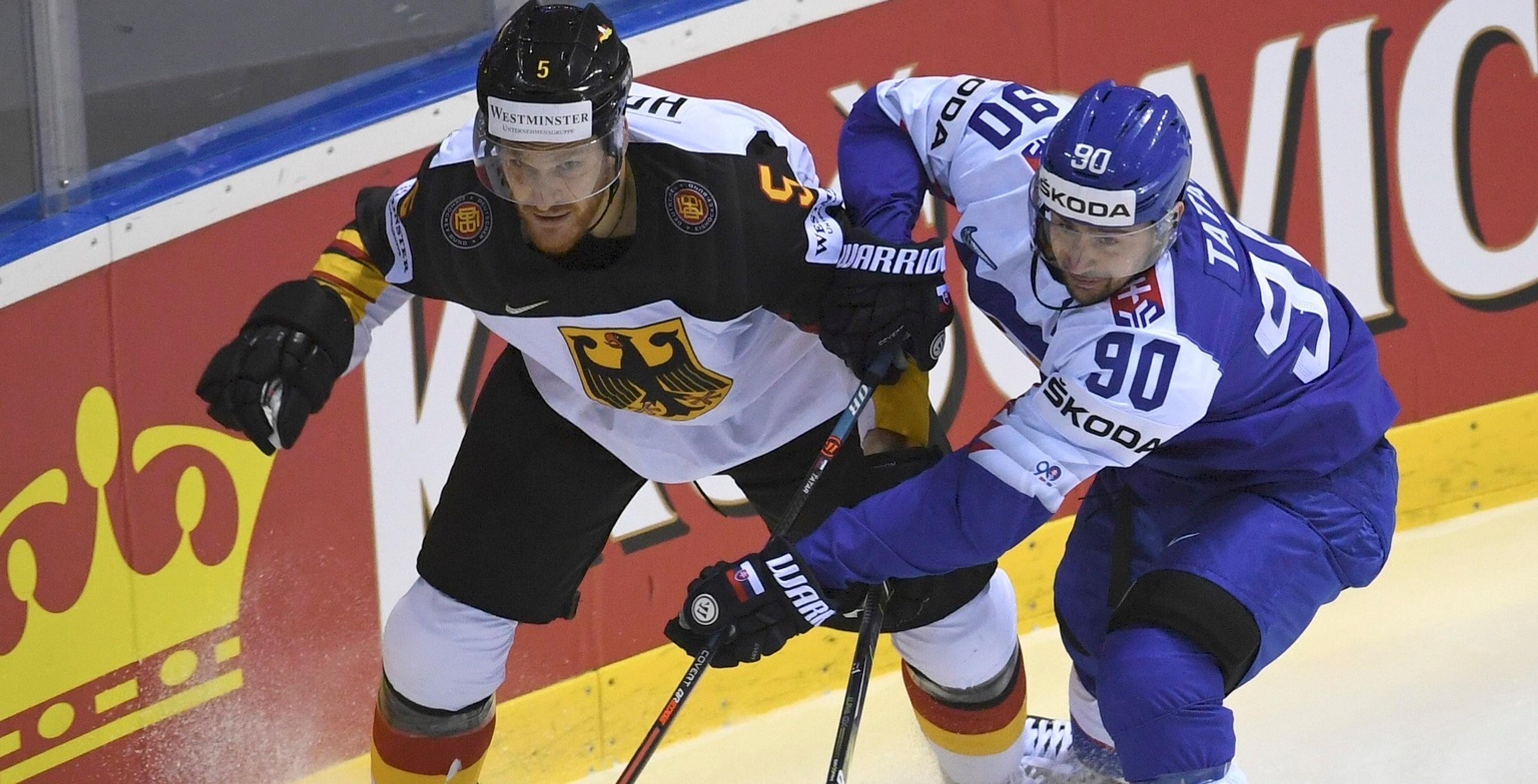 Slovenský brankár Marek Čiliak v zápase základnej A-skupiny Nemecko - Slovensko..jpg