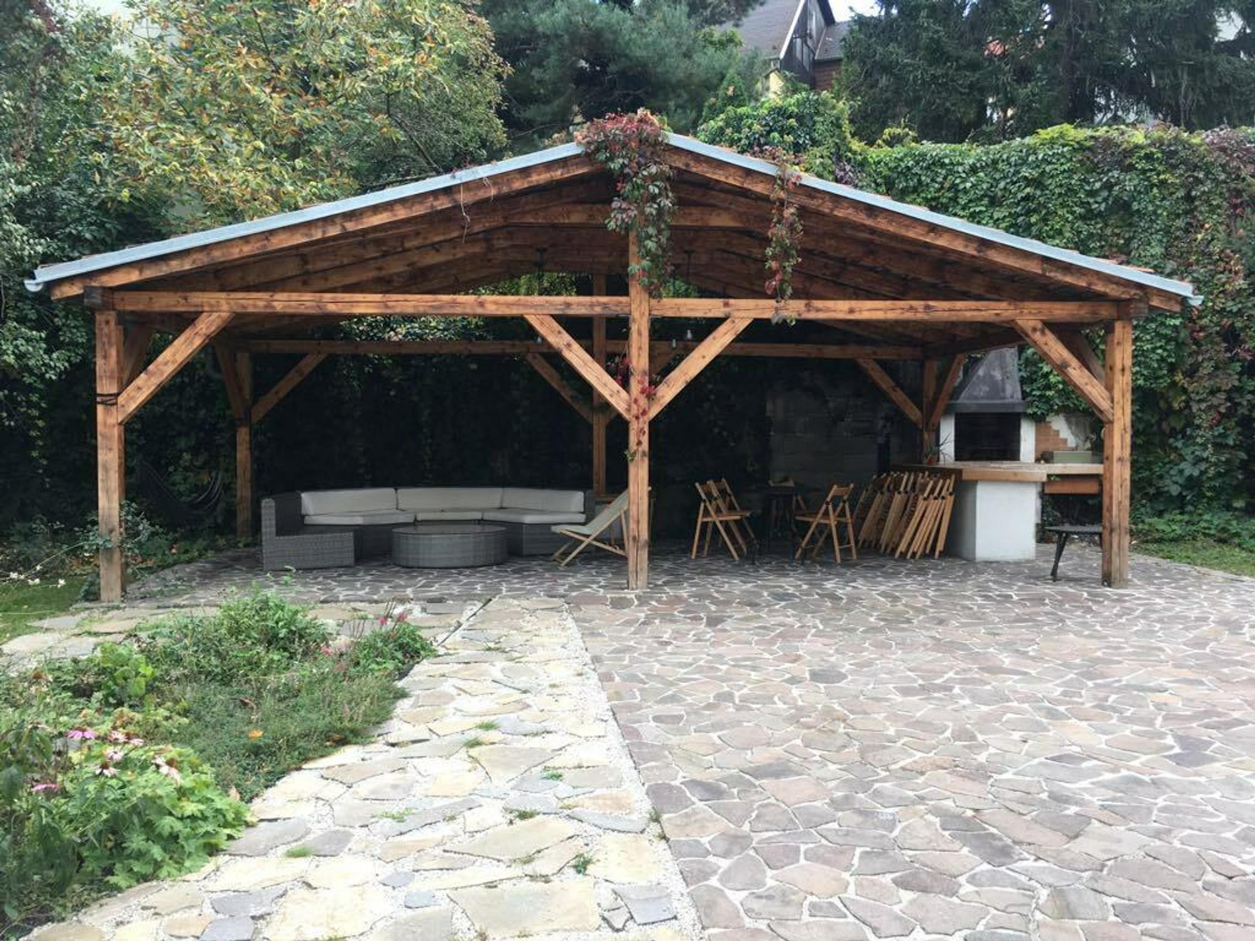 Brankára Tottenhamu Huga Llorisa odniesli zo zápasu na nosidlách