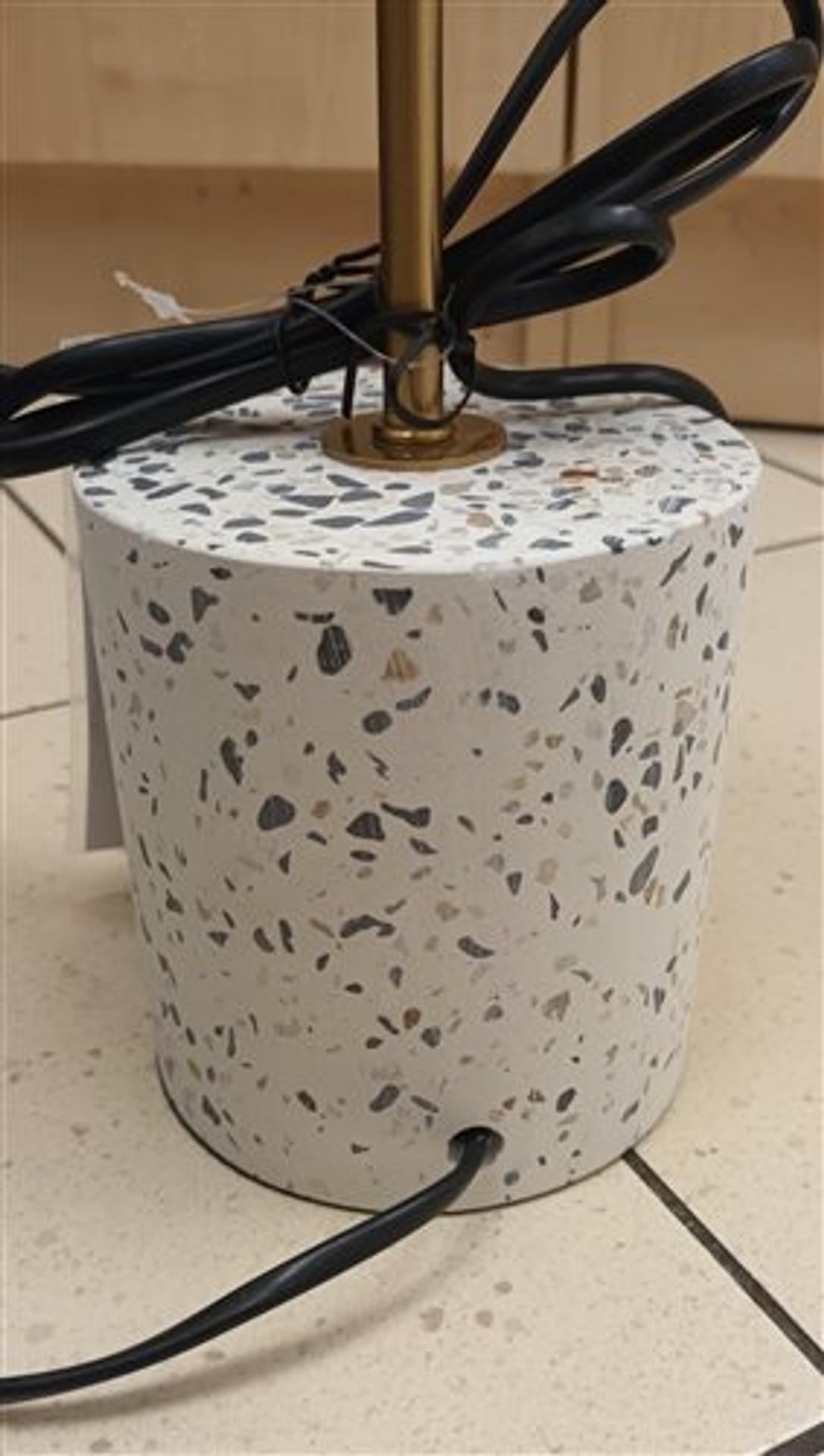 SOI sťahuje z trhu prenosné svietidlo