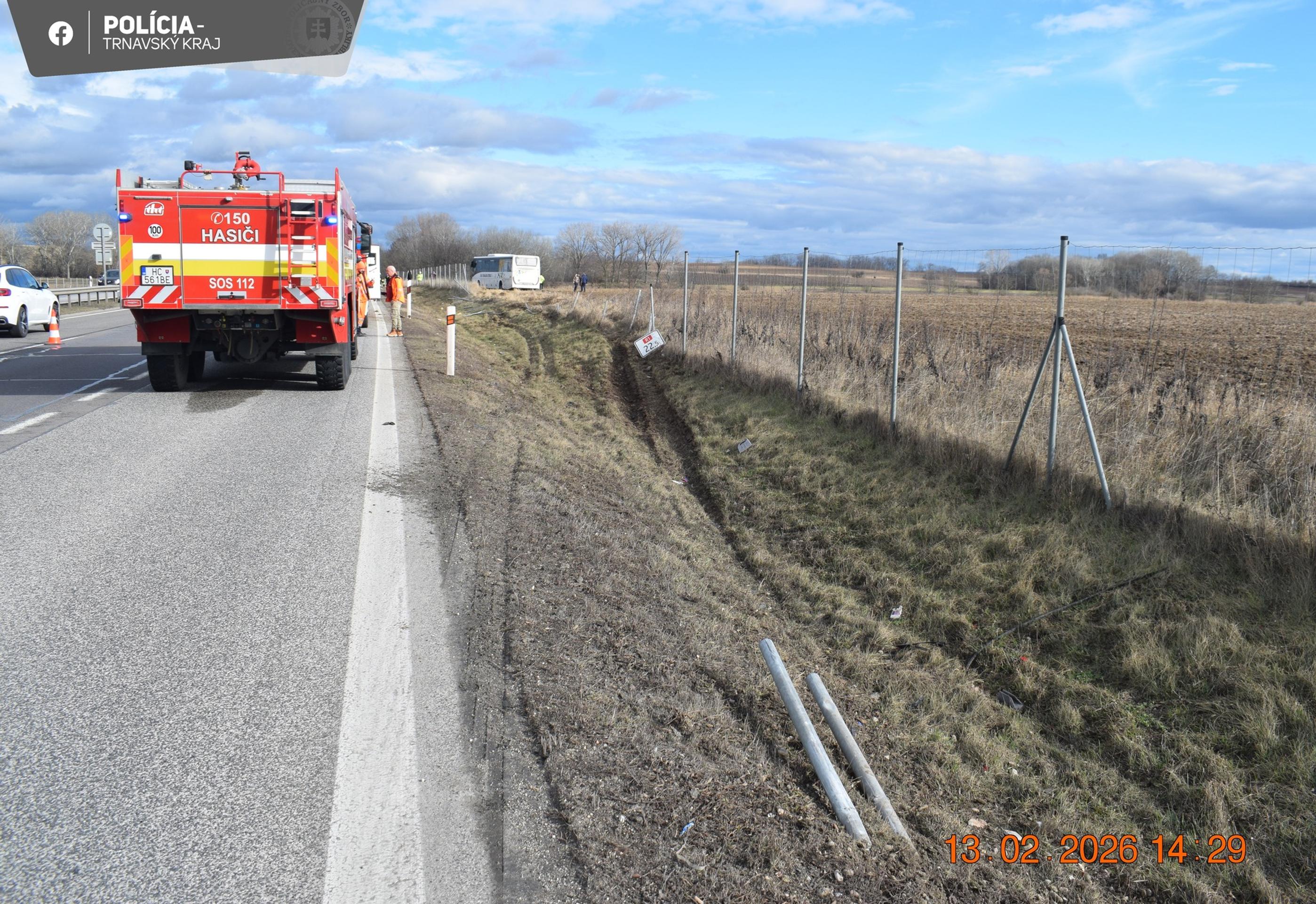 Nehoda autobusu na R1