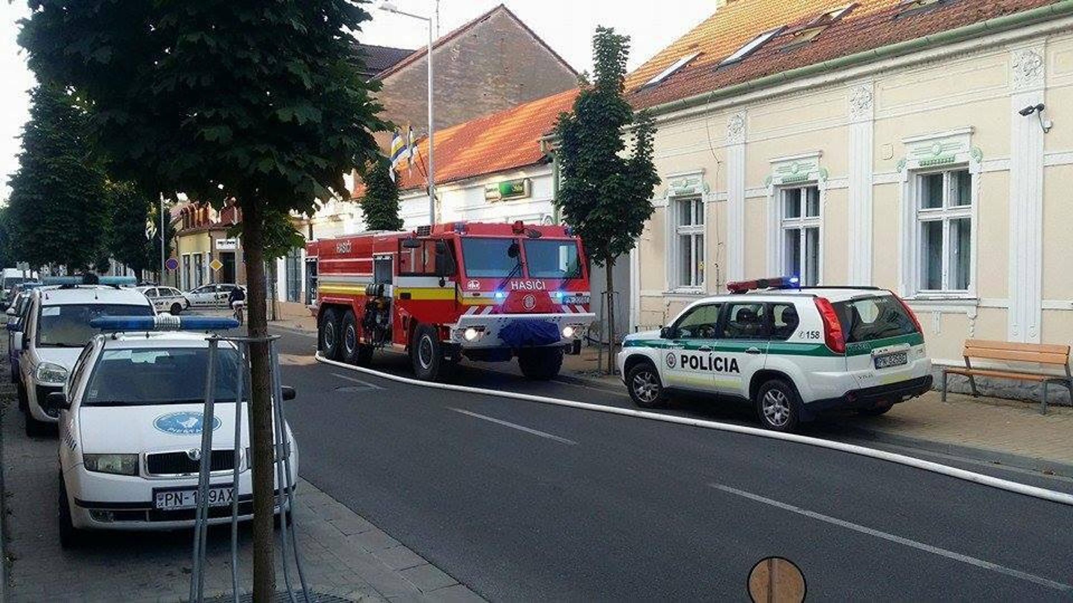 Hasiči zasahujú pri požiari