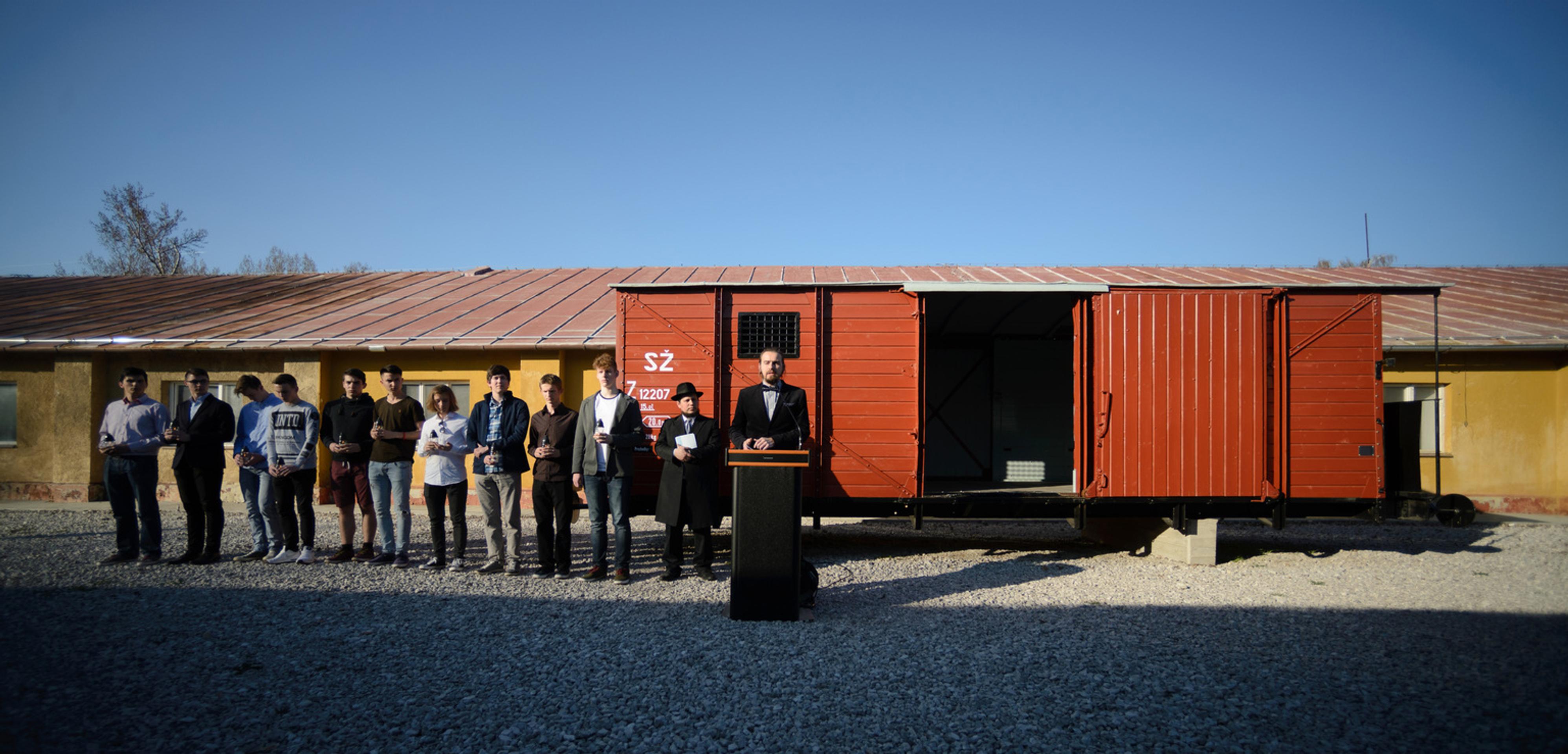 Pamiatku tisícok zavraždených Židov si uctili účastníci pietnej spomienky v Múzeu holokaustu v Seredi.