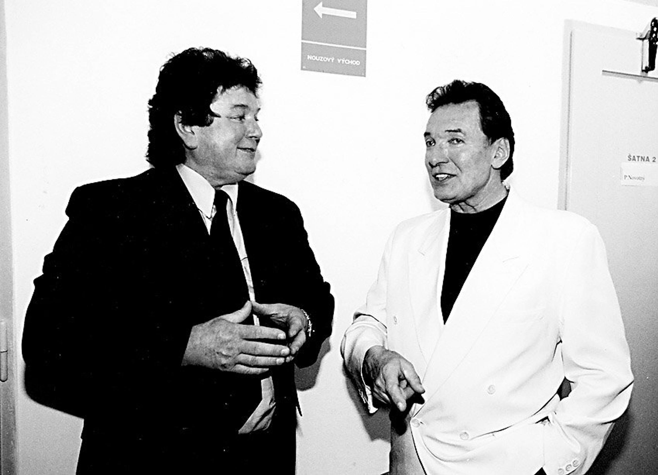 Karel Gott v plavkách