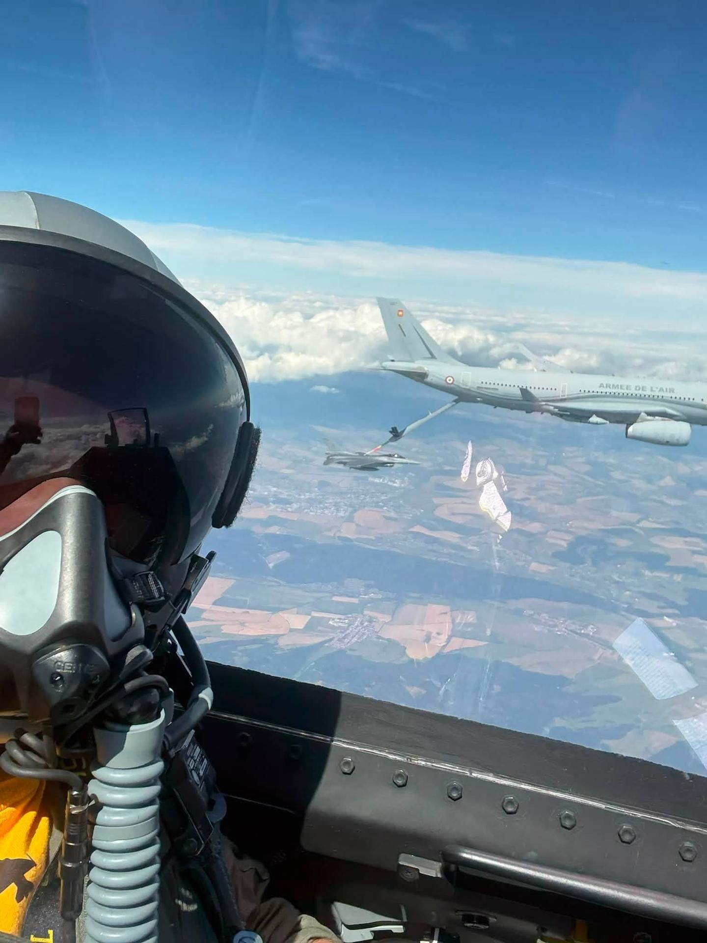 Nad Slovenskom sa uskutočnilo prvé tankovanie lietadiel F-16 za letu.