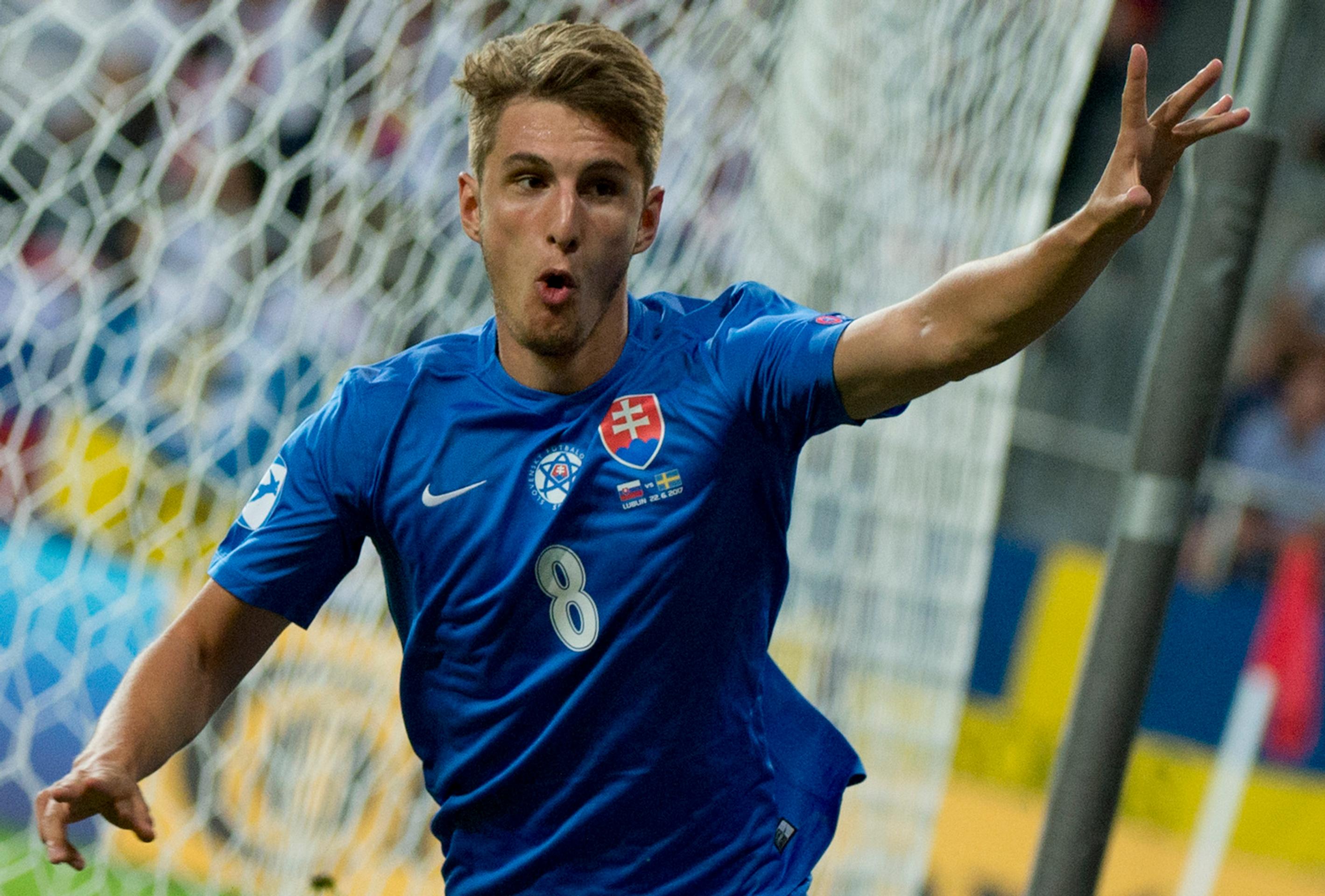 Radosť Martina Chriena z gólu v dueli ME 21 proti Švédsku.