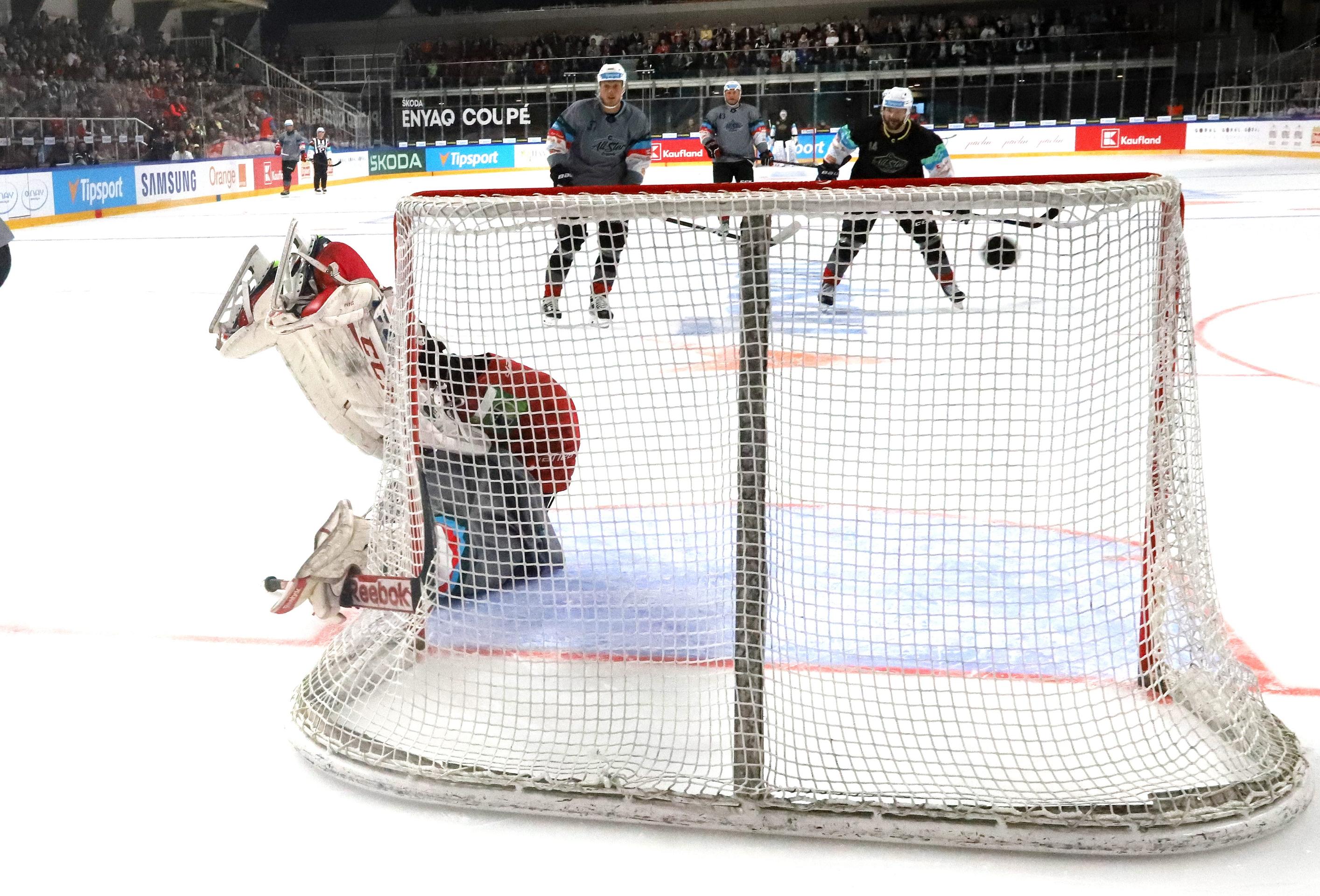 Na snímke brankár Rastislav Staňa počas hokejovej exhibície All Star legiend v Tipsport aréne v Banskej Bystrici.