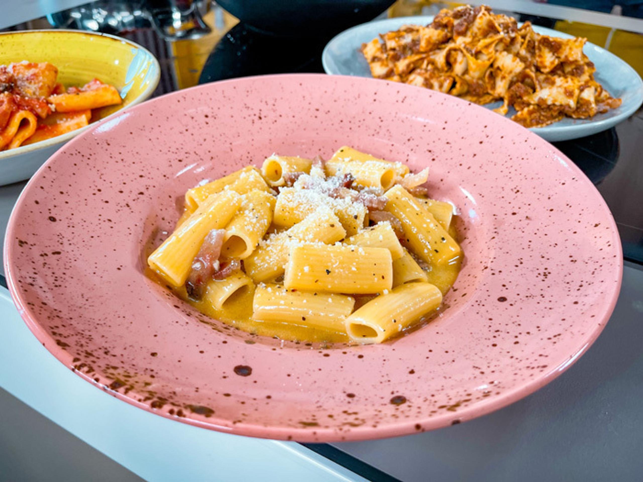 Rigatoni alla carbonara od šéfkuchára Andrea Enu.