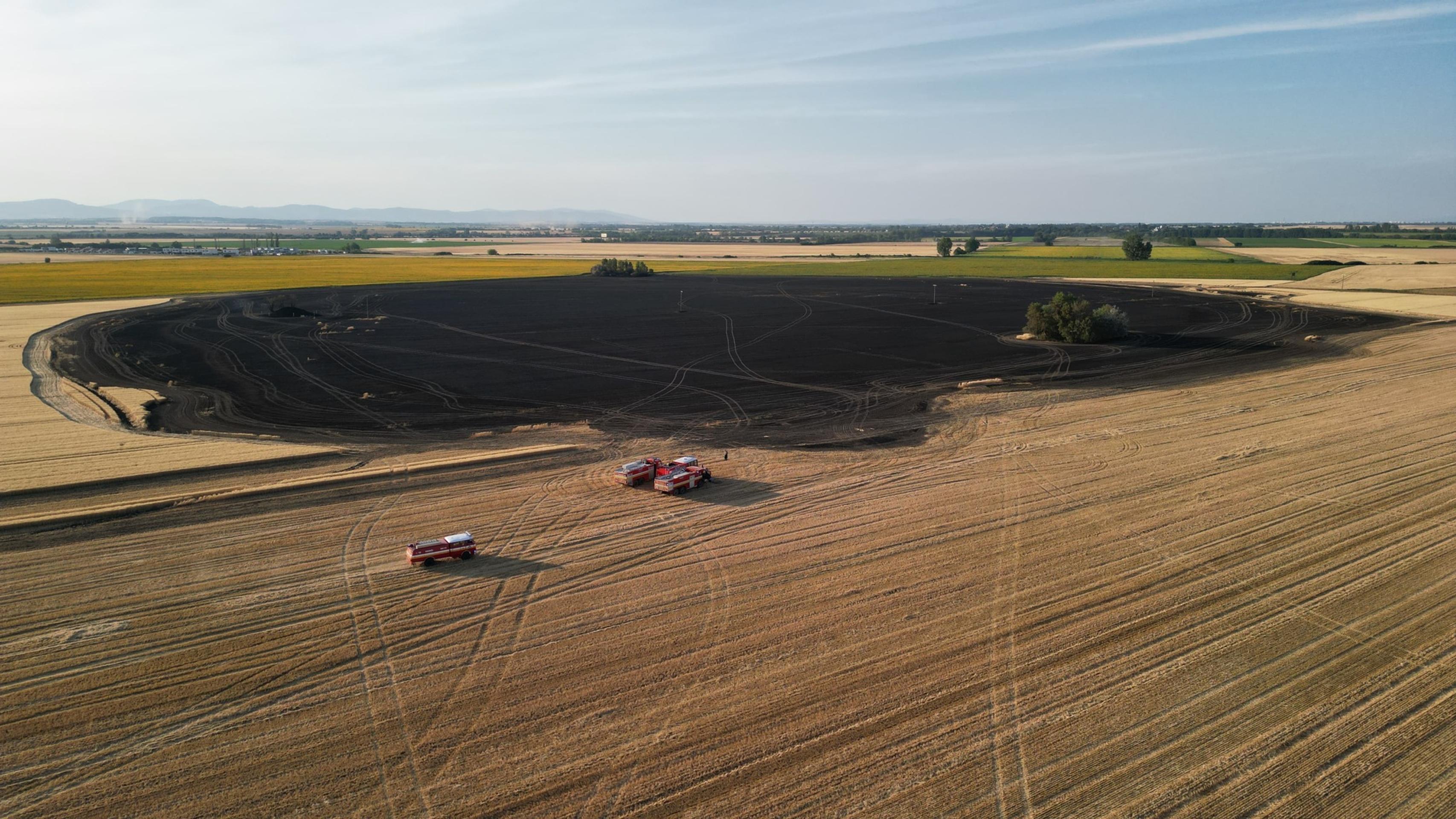 V blízkosti obce Reca horelo v sobotu obilie.
