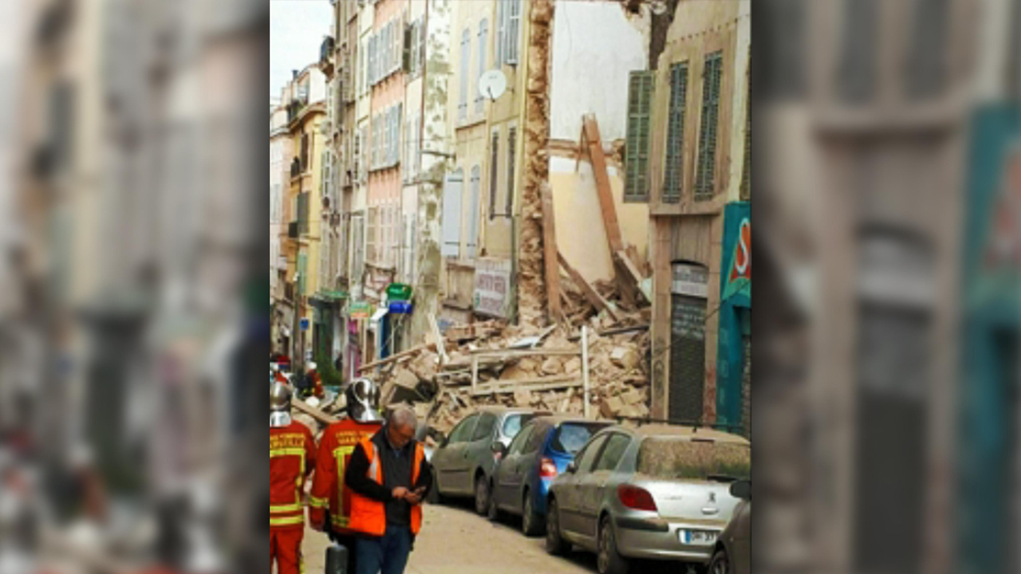 V Marseille sa zrútila budova.