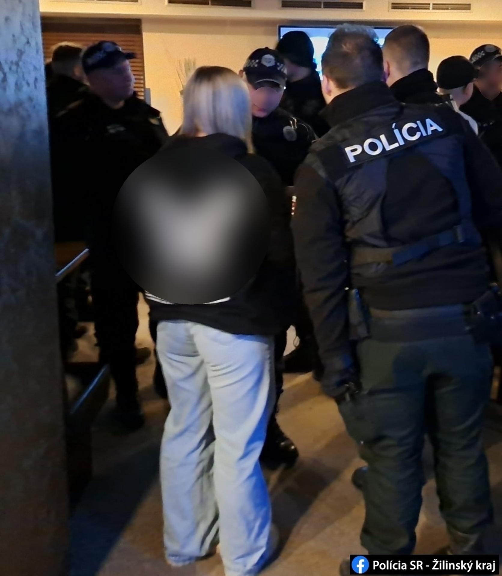 Policajti v Čadci kontrolovali zákaz podávania alkoholu mládeži