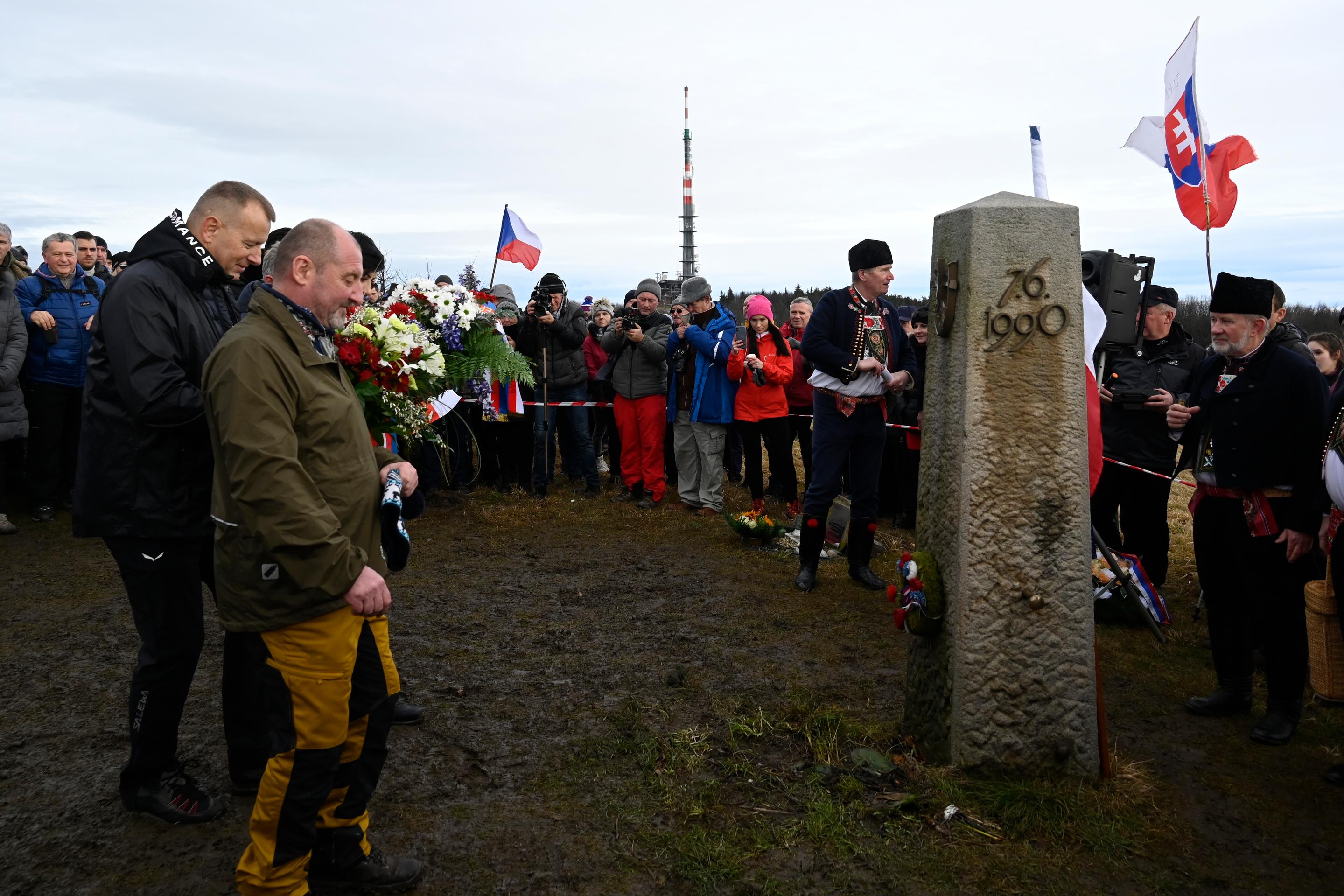 Šéfovia parlamentov SR a ČR si na Veľkej Javorine pripomenuli výročie rozdelenia.