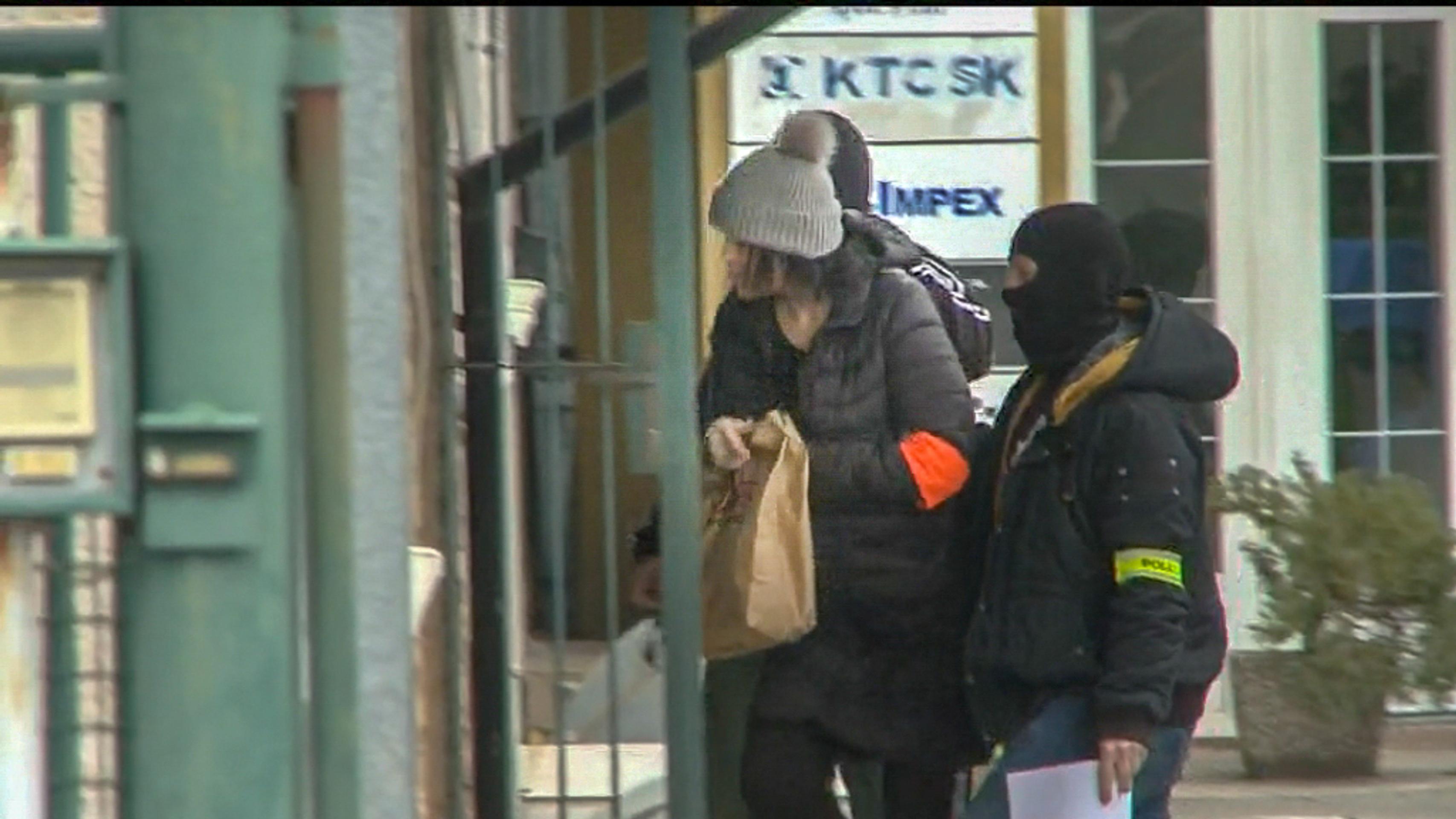 Alena Zsuzsová po výsluchu NAKA.