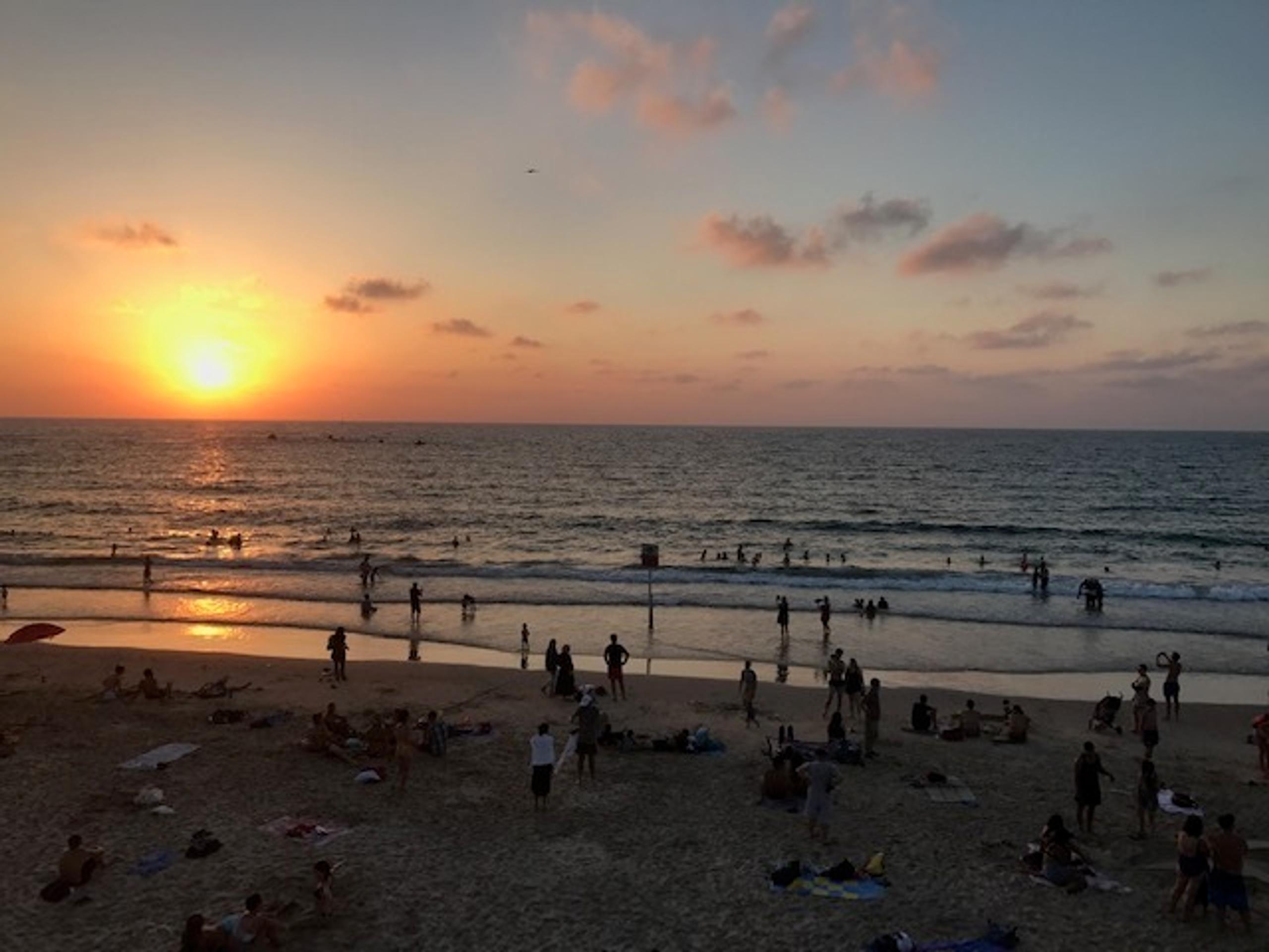 Pohľad na pláž z prístavu Jaffo.