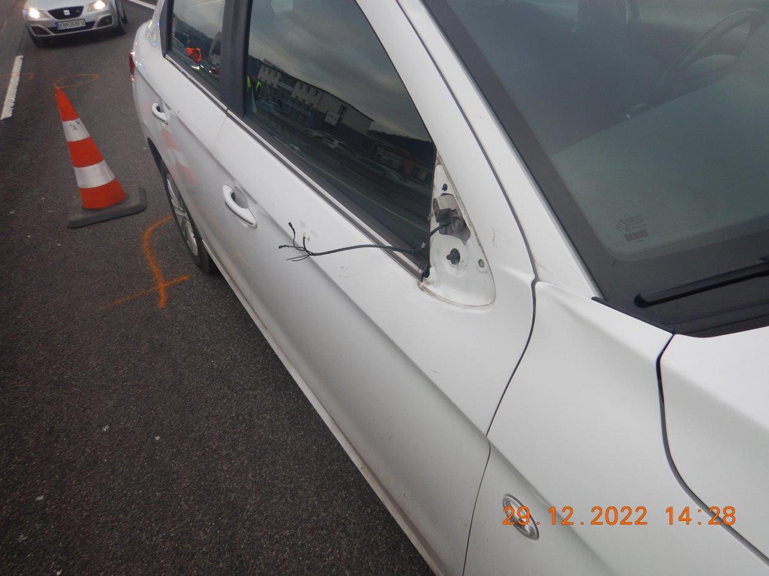 Auto, ktoré zrazilo chodca na R1.