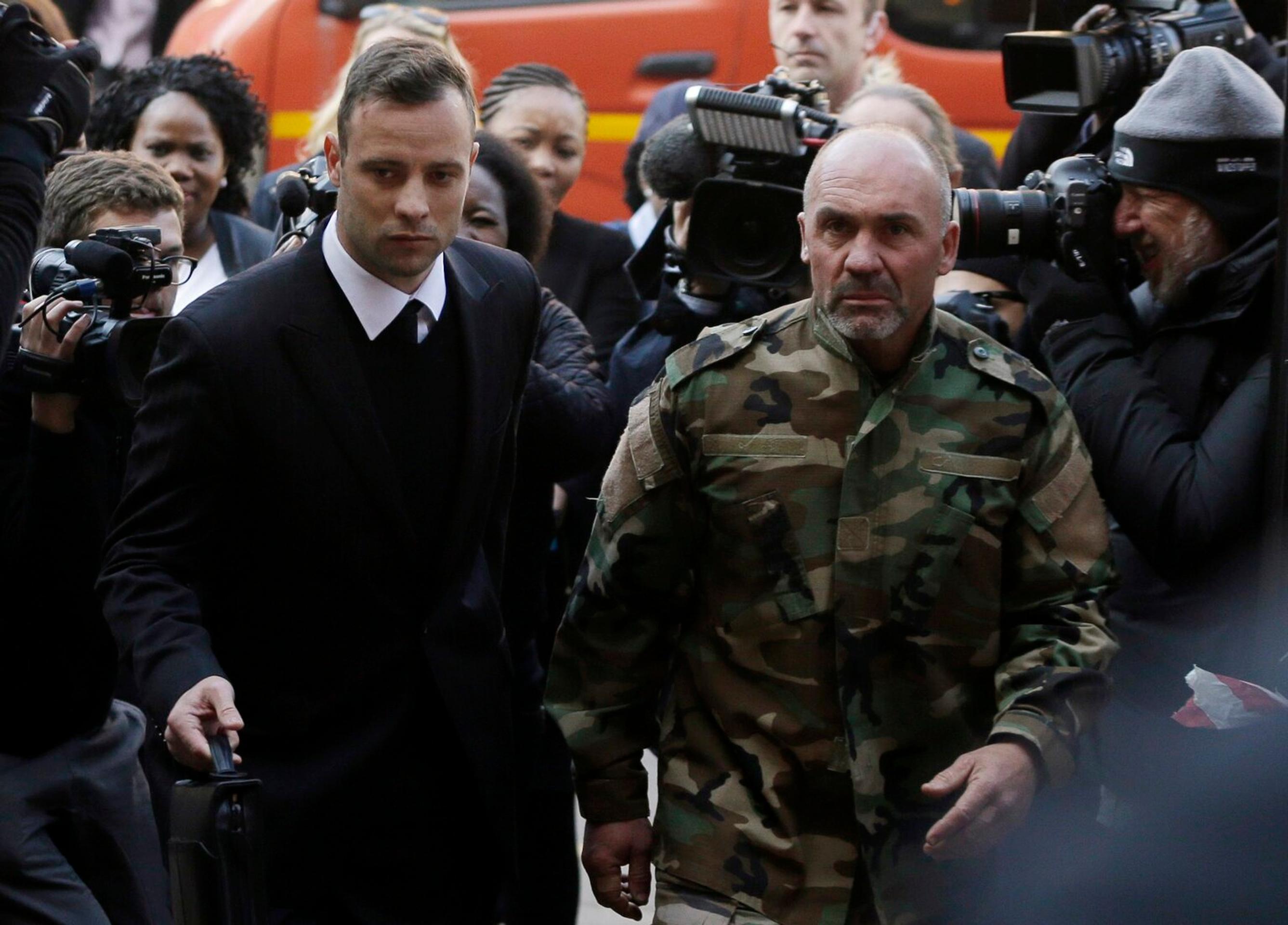 Pistorius prichádza na súd v Pretorii.