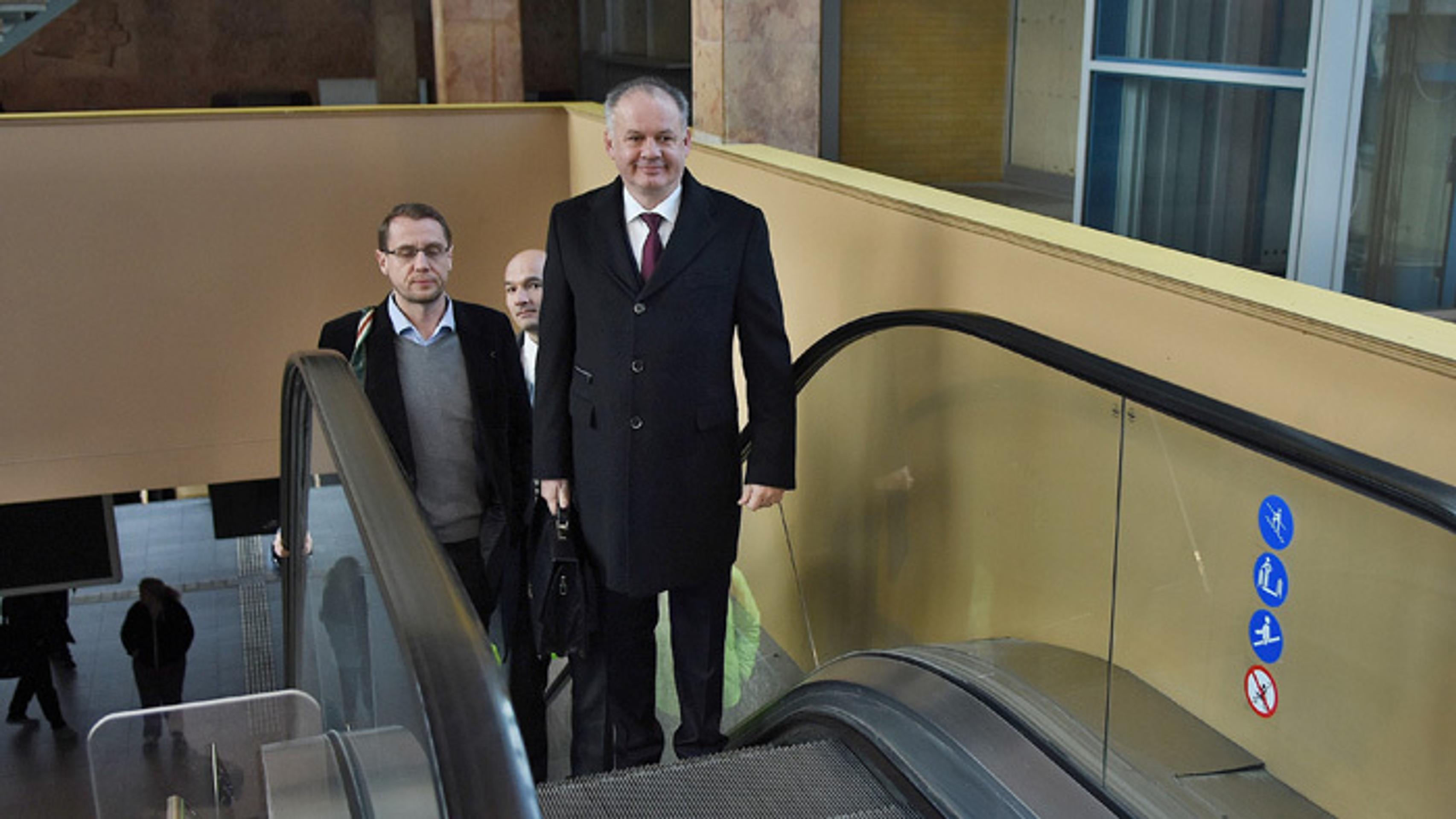 Prezident Andrej Kiska v priestoroch železničnej stanice Poprad-Tatry.