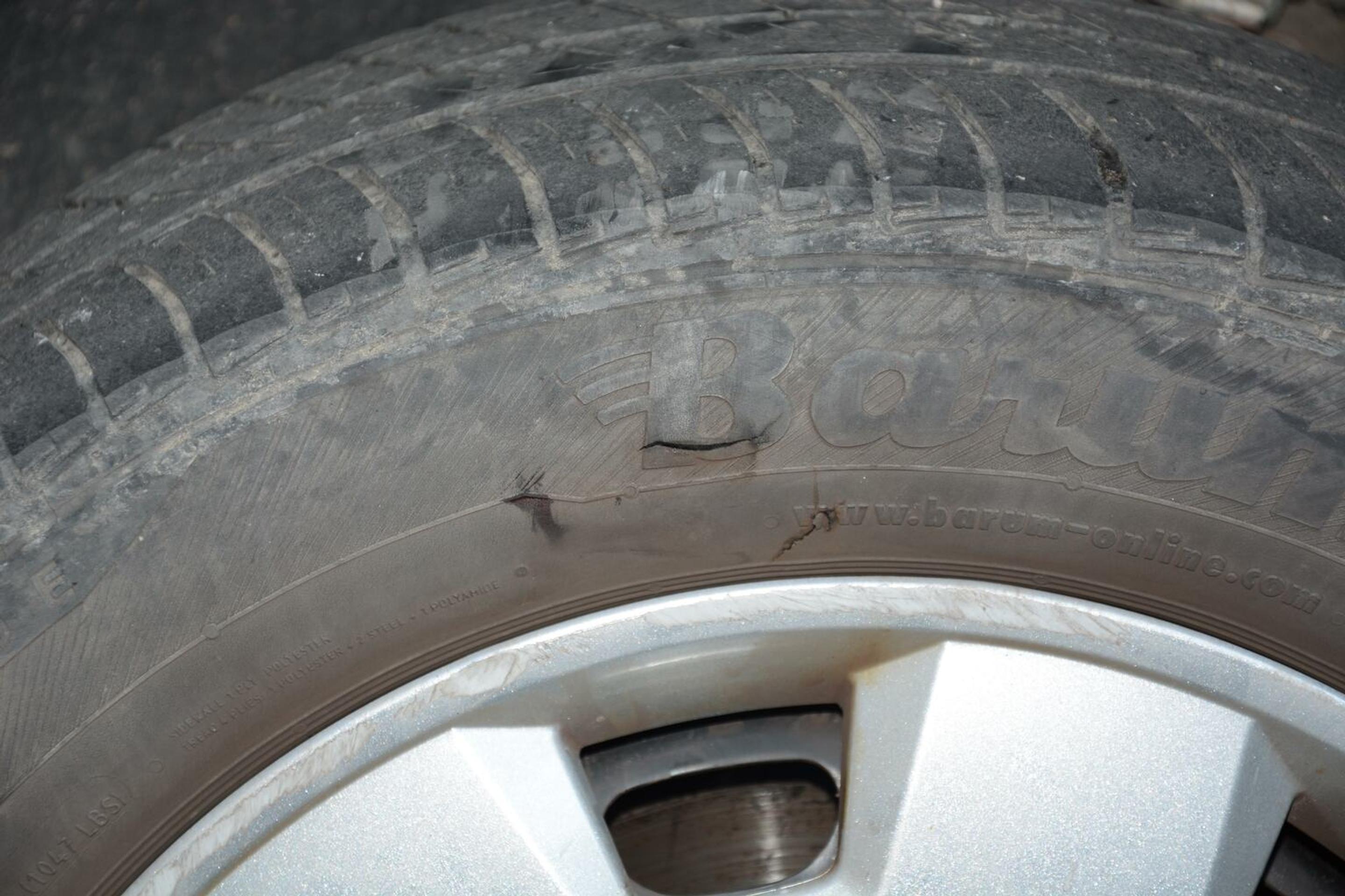 Prepichnutá pneumatika.