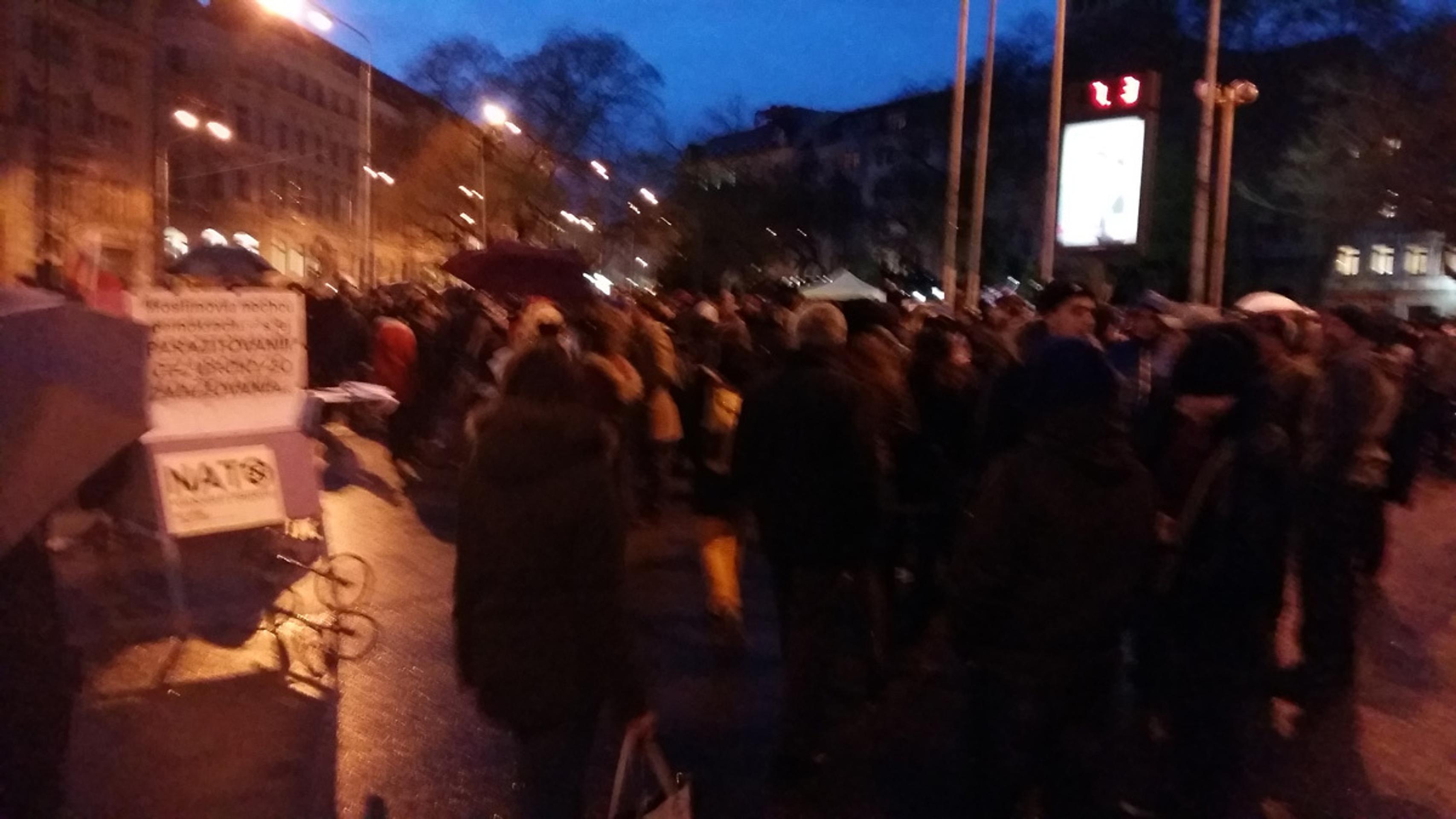 Pochod proti Kotlebovi v Bratislave