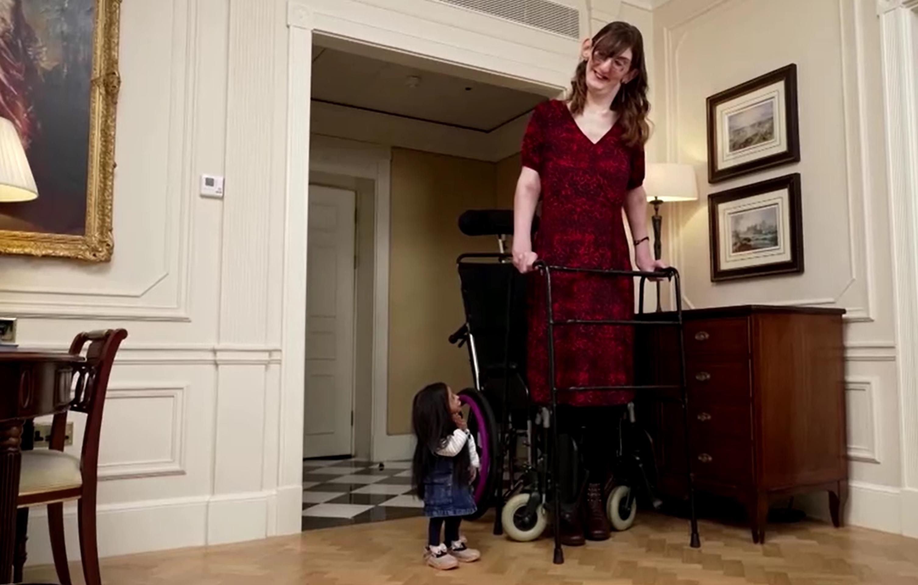 Stretli sa najvyššia a najnižšia žena na svete