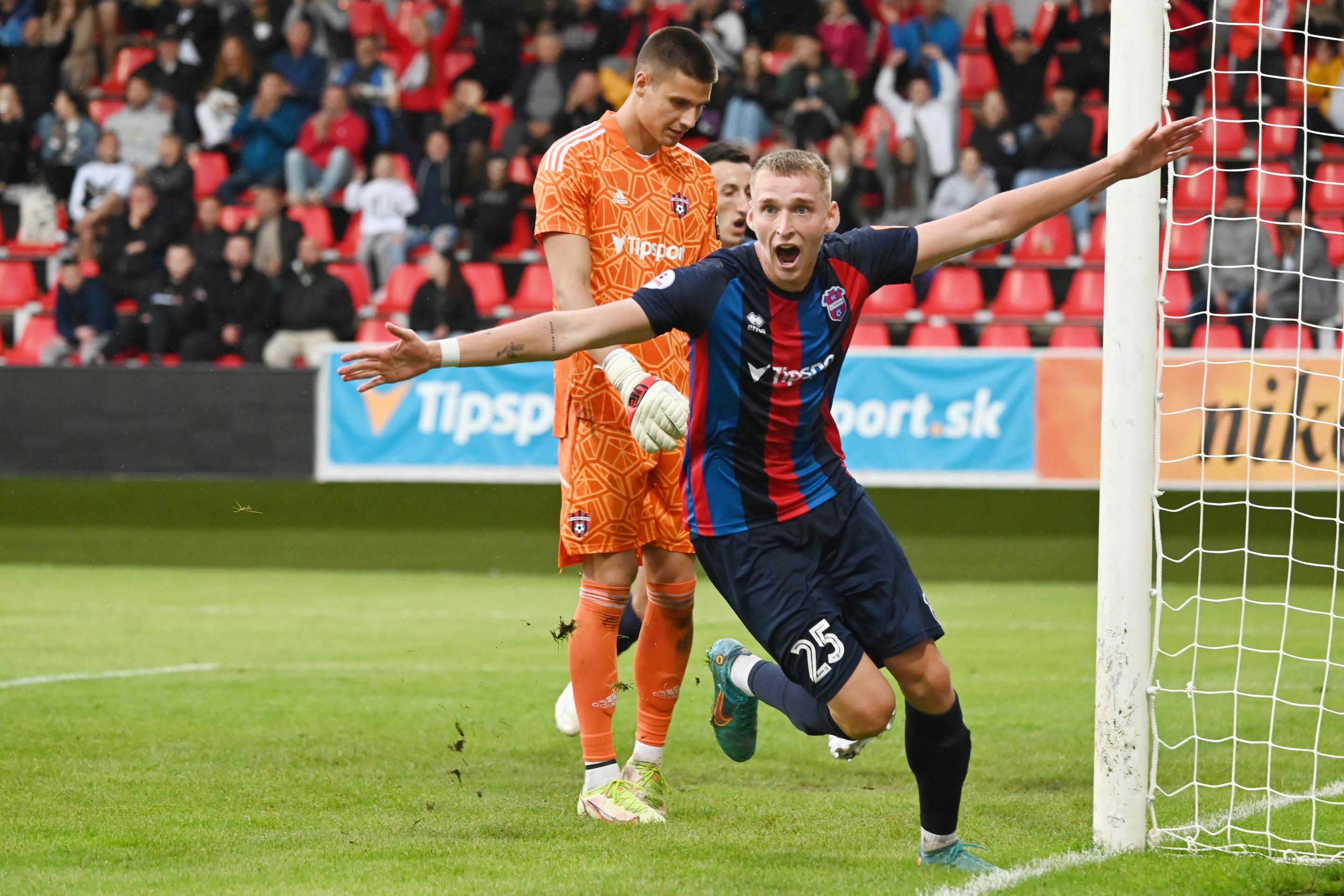 Hráč ViOnu Richard Nagy sa raduje po góle proti Trnave v 2. kole Niké ligy.