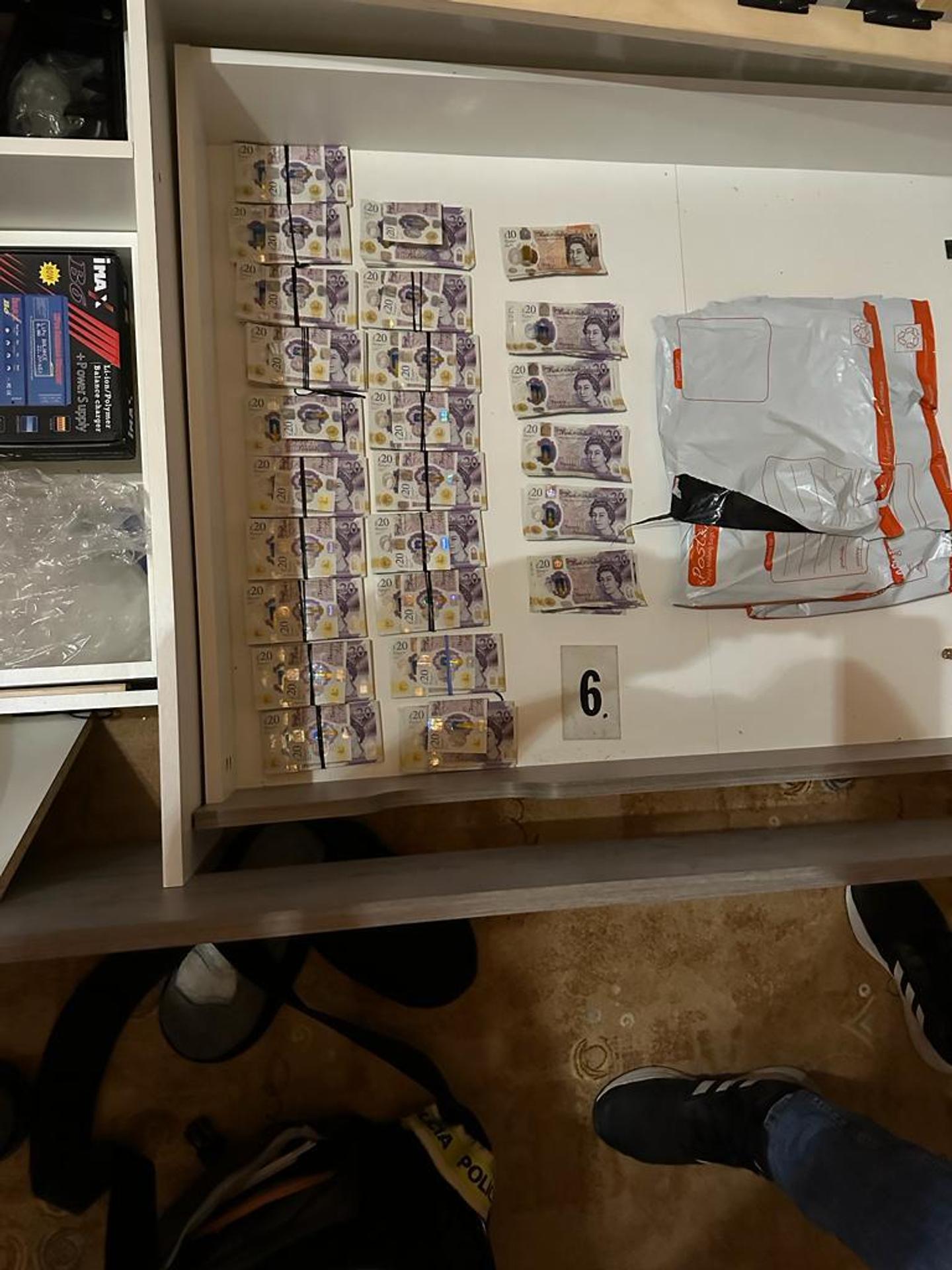 Zadržali sedem osôb a anaboliká i lieky v hodnote 1,5 milióna eur