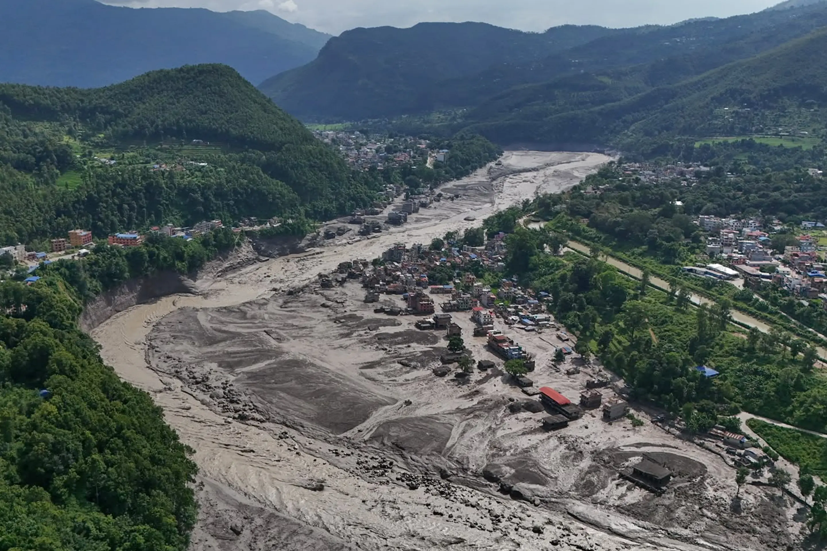 Poškodené domy po lokálnych prívalových povodniach neďaleko rieky Trishuli v okrese Nuwakot v Nepále.