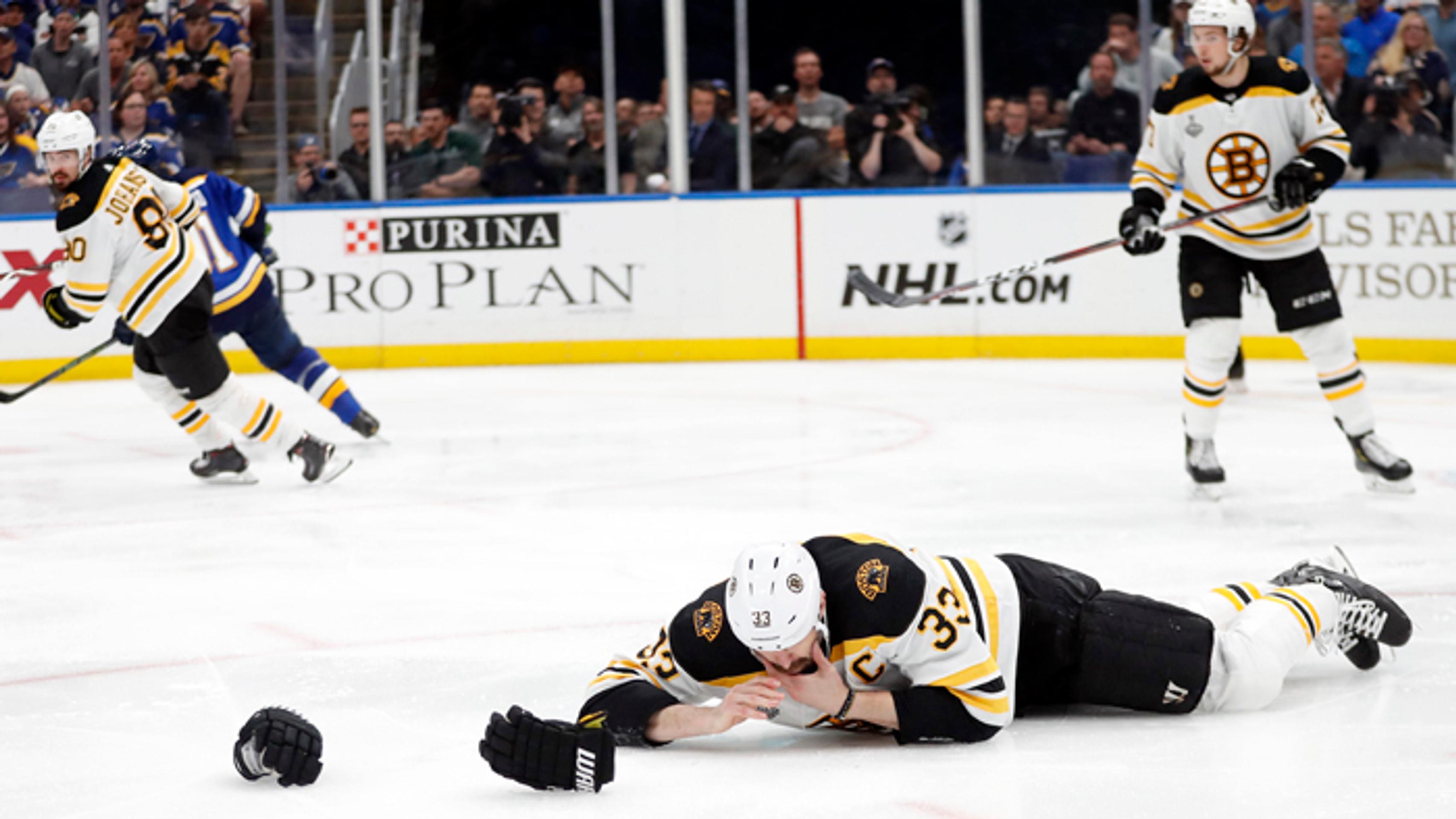 Donald Trump a kráľovná Alžbeta II. prichádzajú na slávnostný banket.