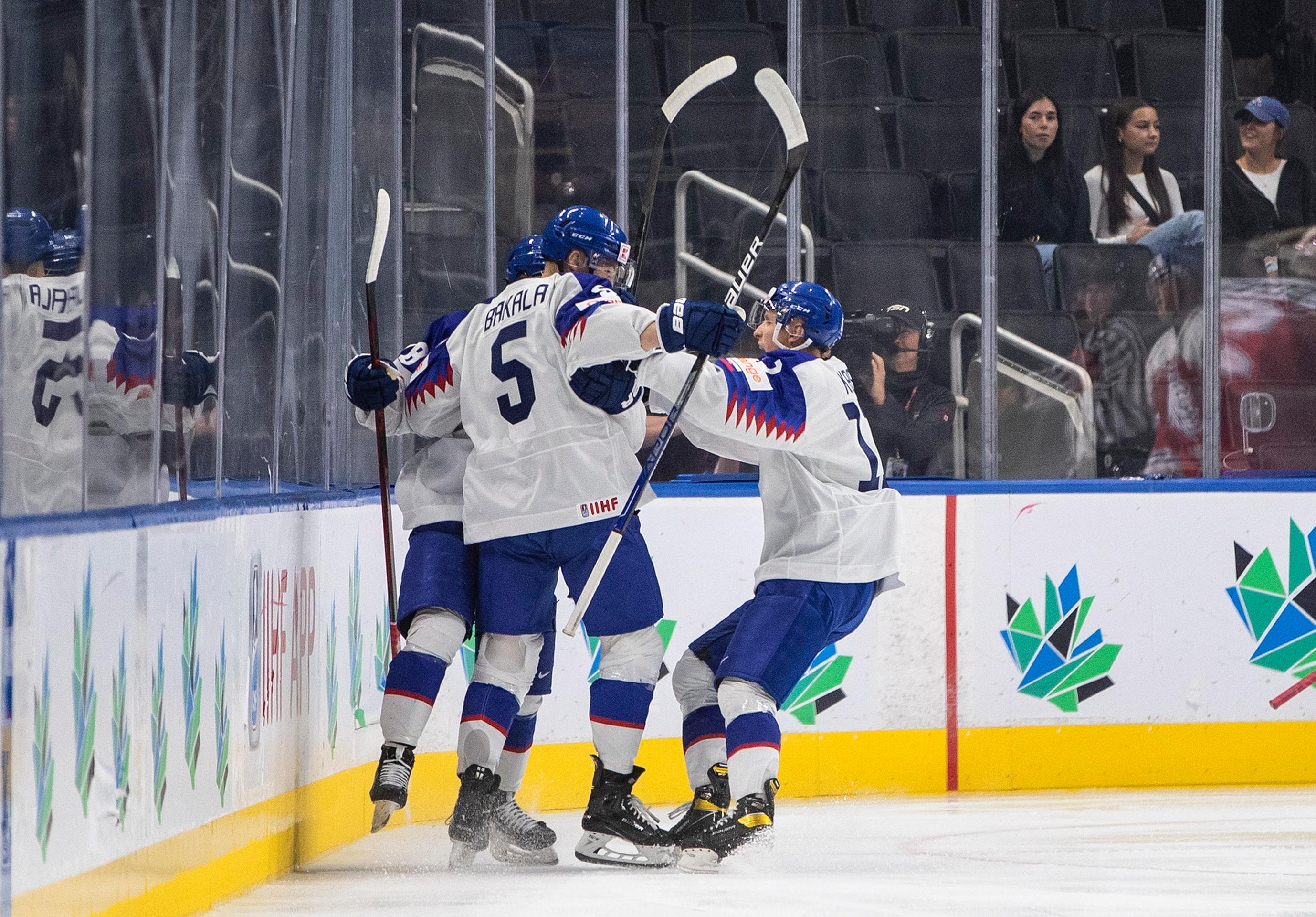 Slovenskí hokejisti po góle v prvej tretine