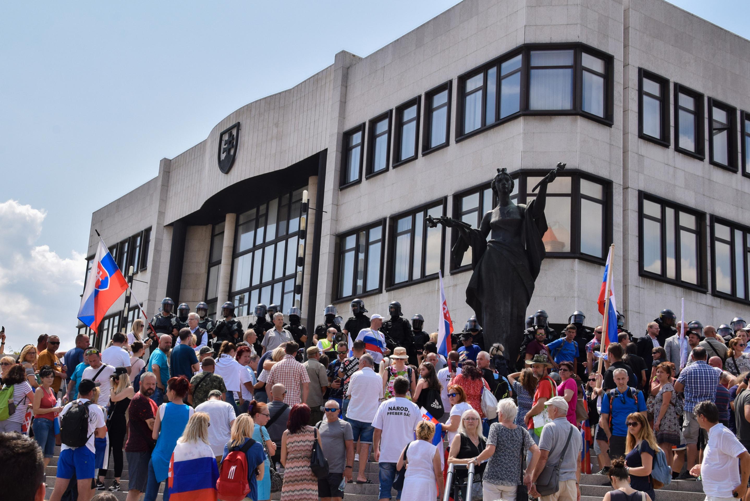 Protest pred NR SR.