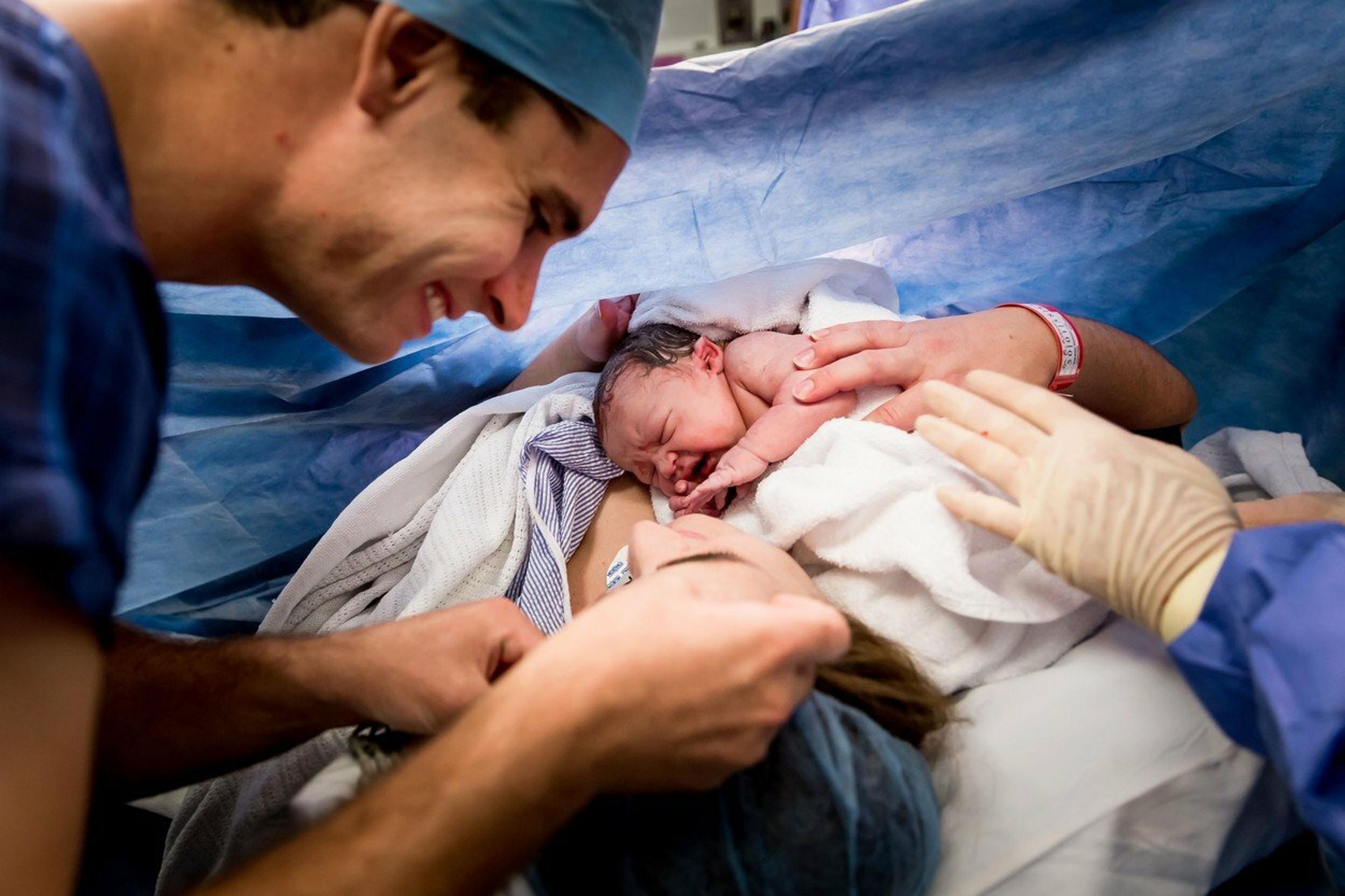 Špeciálne puto medzi mamičkou Stephanie a dcérkou Oliviou vzniklo pár minút po jej príchode na svet.