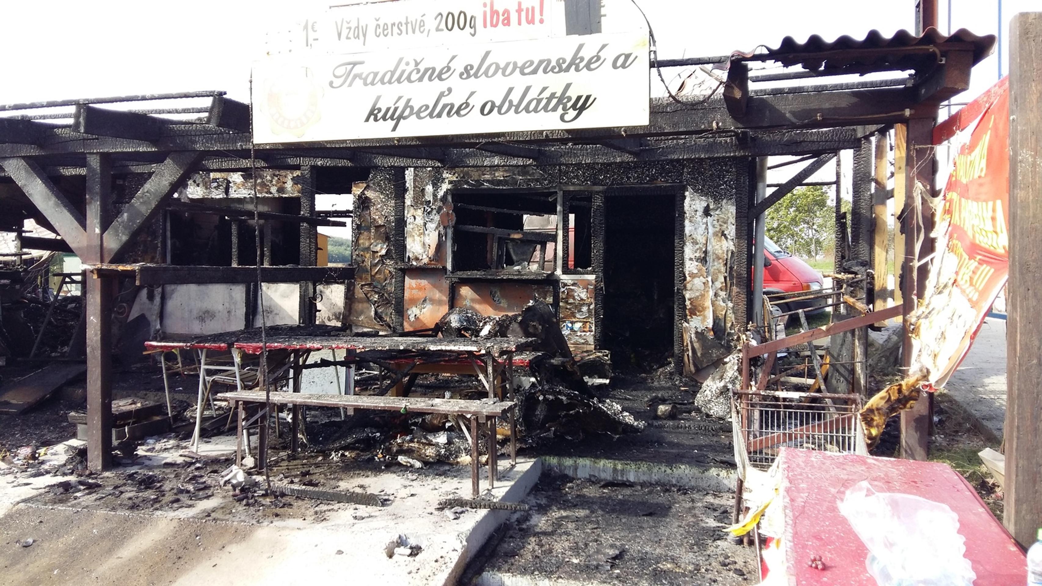 V Podhájskej zhoreli stánky 