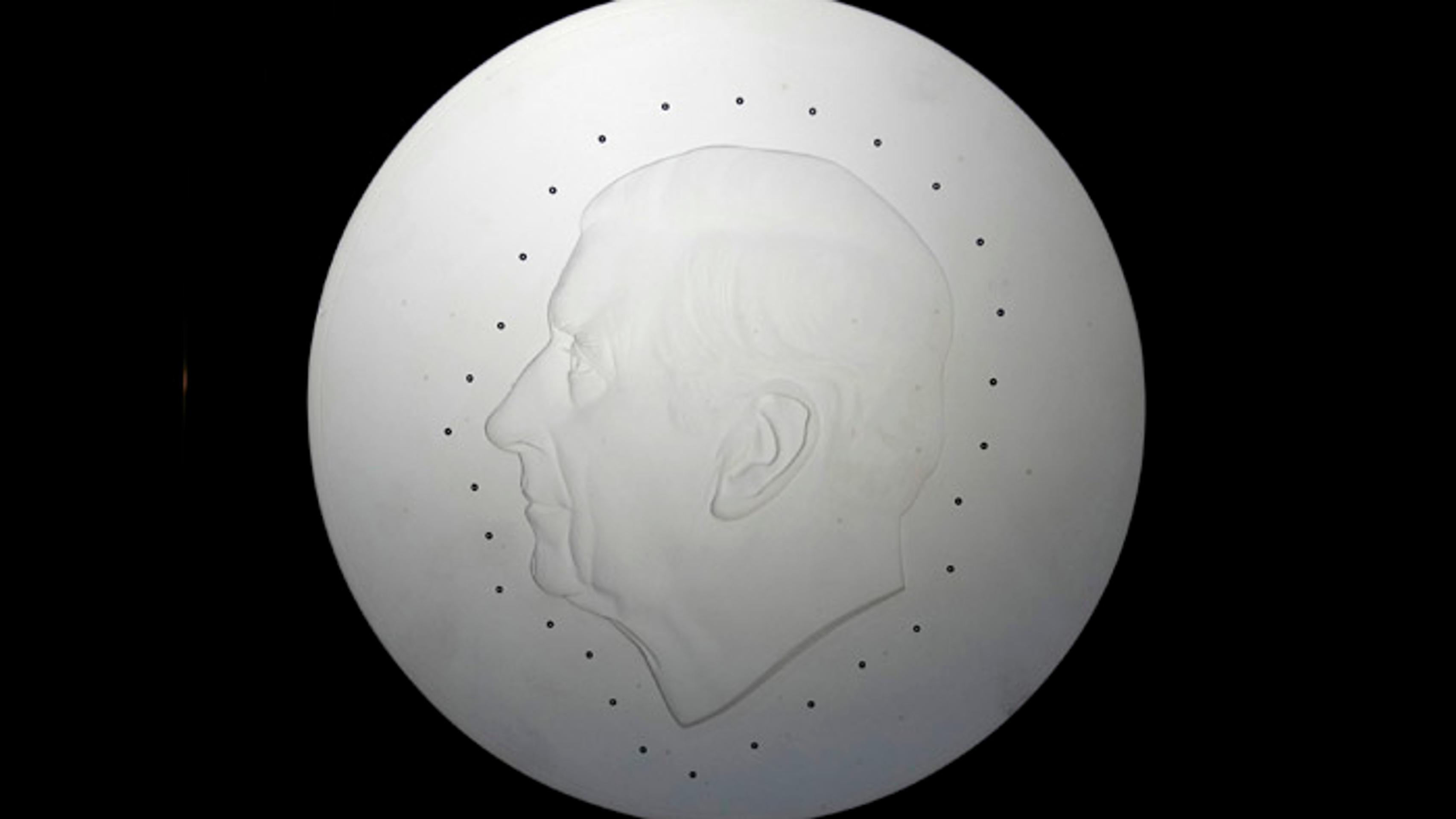 Britská kráľovská mincovňa predstavila prvé mince s motívom kráľa Karola III. 