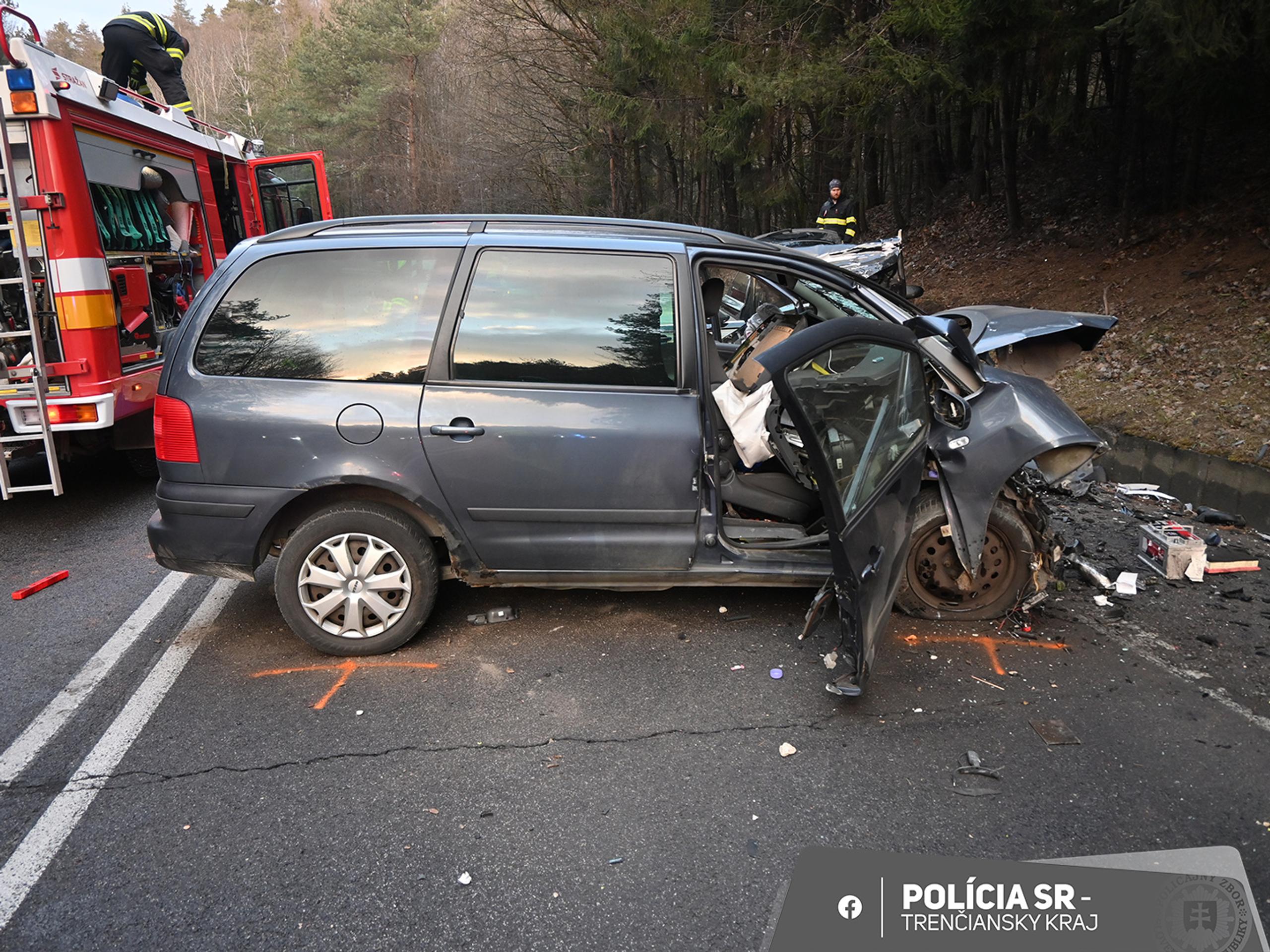 Na mieste dopravnej nehody došlo k zraneniam osôb.