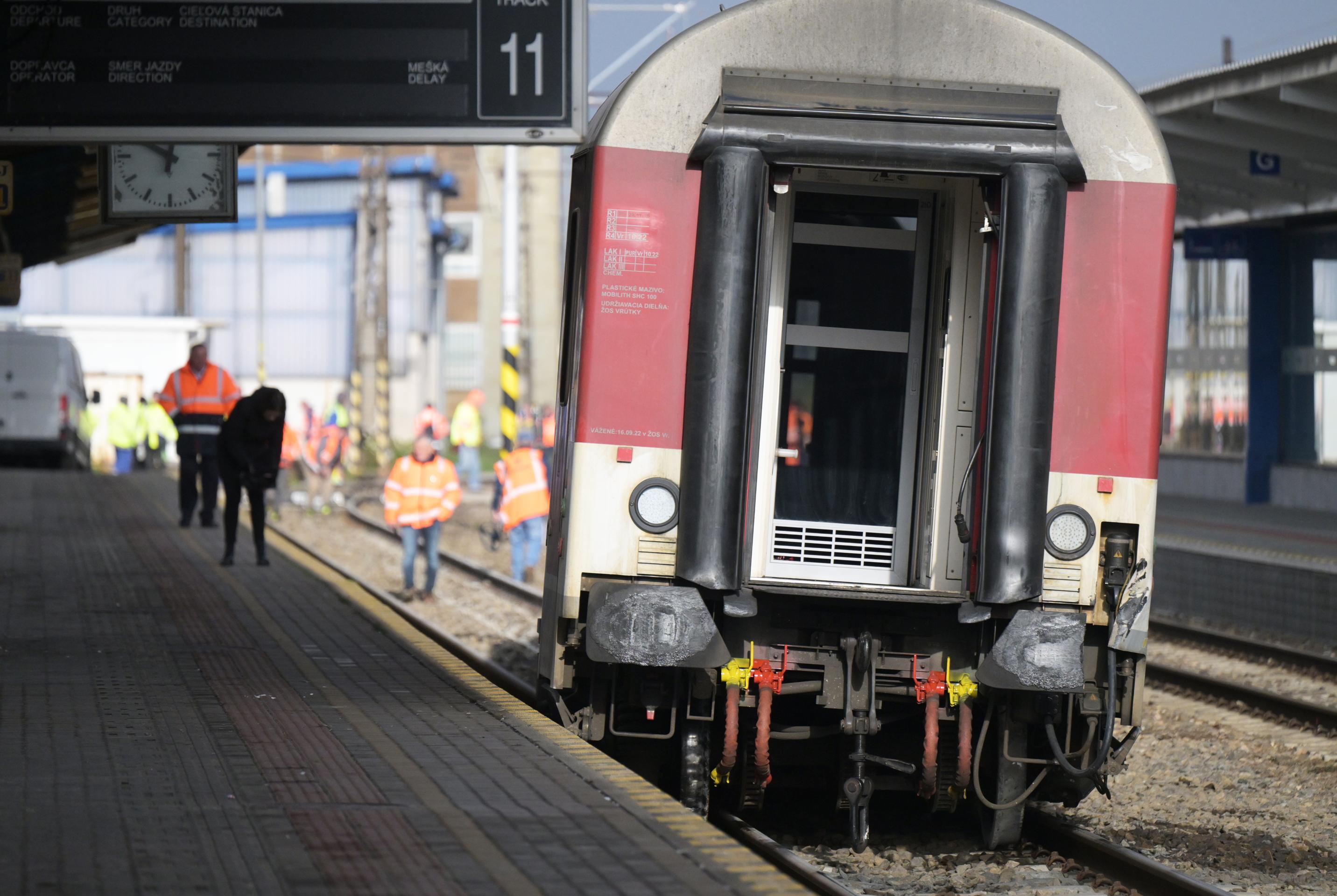 Na železničnej stanici v Košiciach sa vykoľajil vozeň vlaku