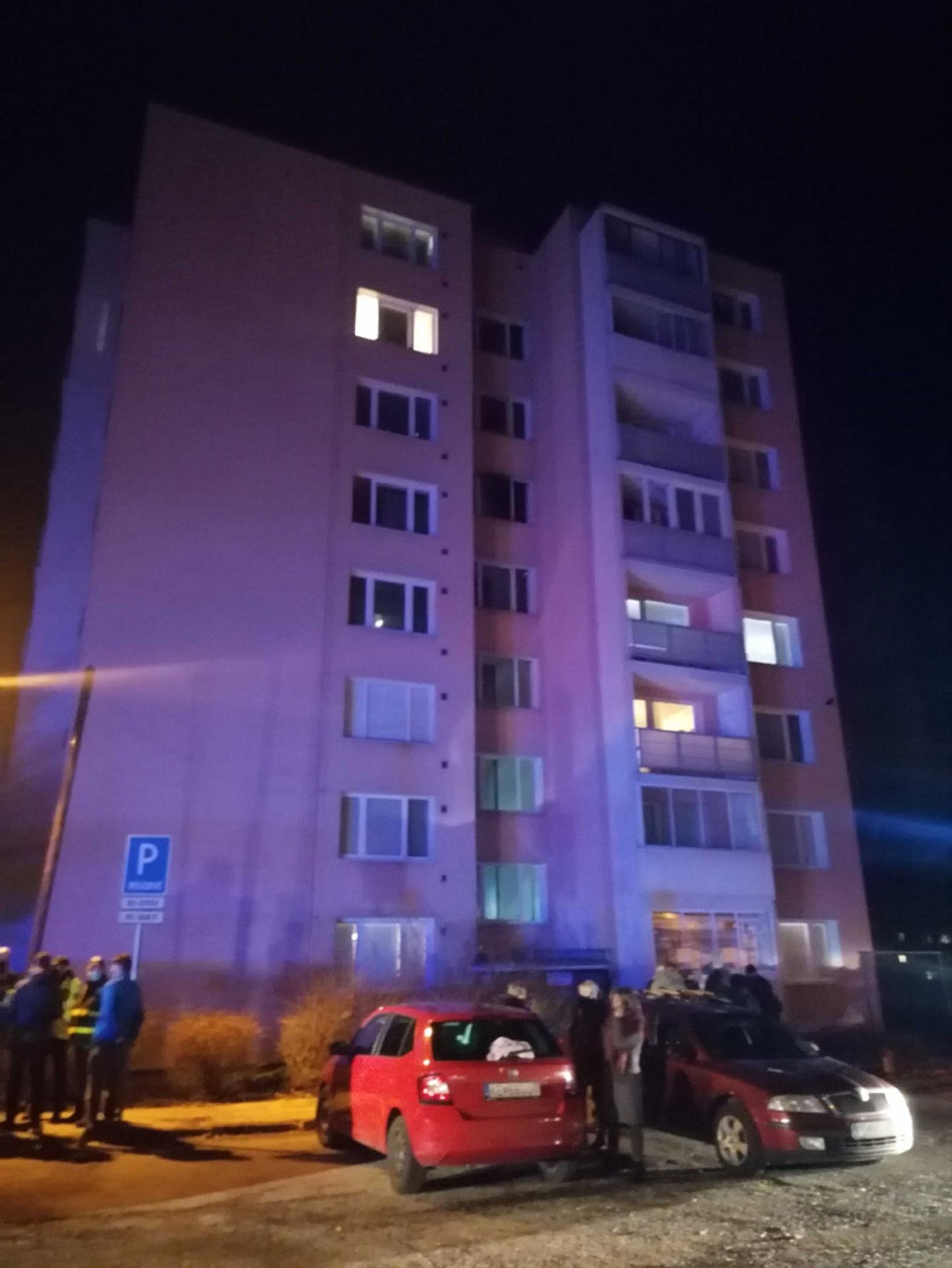 Panelák na Ovručskej ulici v Košiciach, kde horel byt.