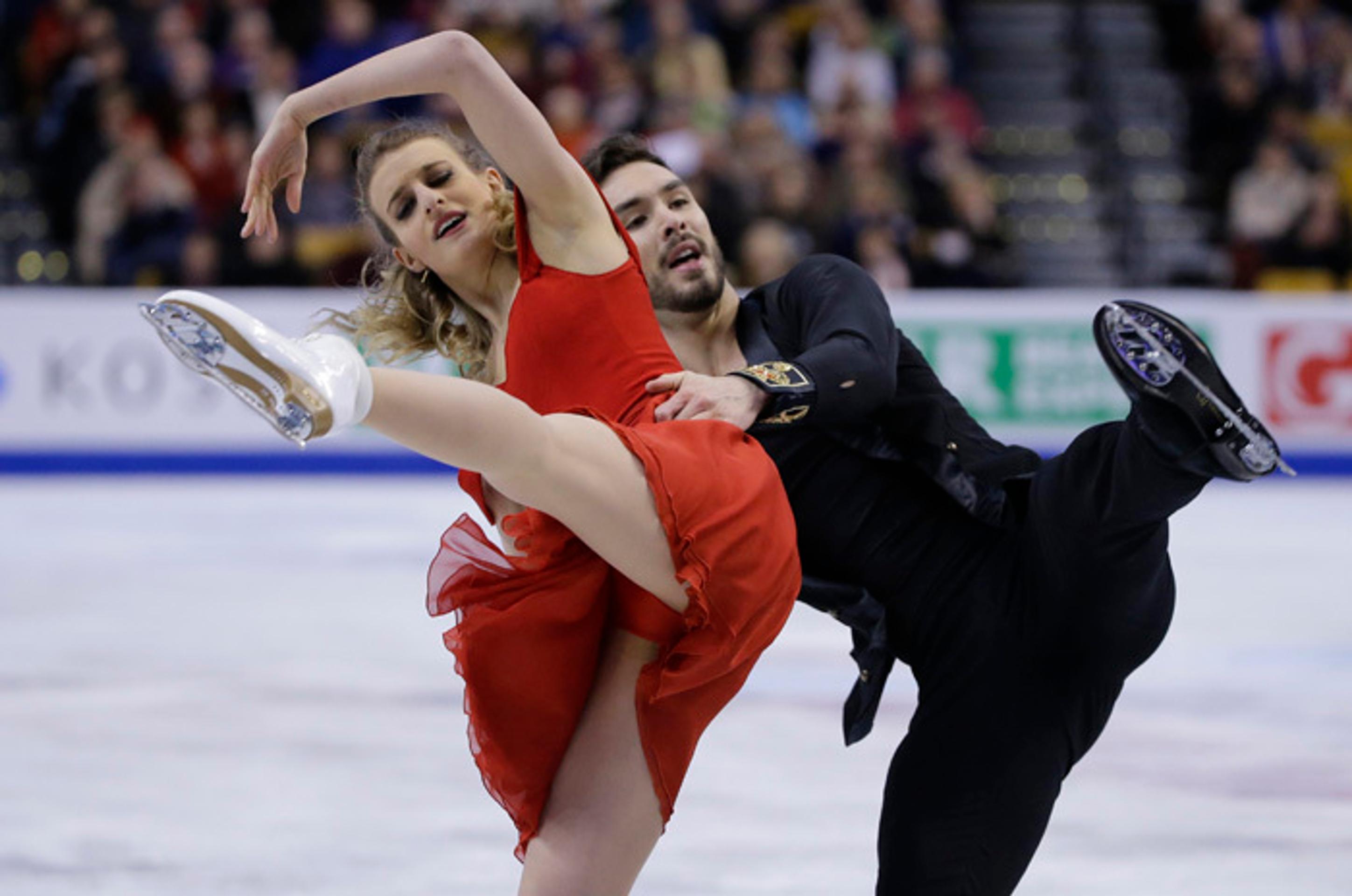 Francúzsky tanečný pár Gabriella Papadakisová a Guillaume Cizeron.